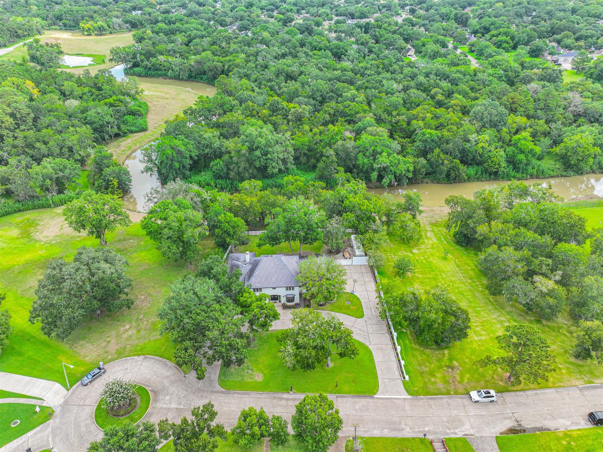 11 Haverford Ln, Friendswood, TX 77546 photo