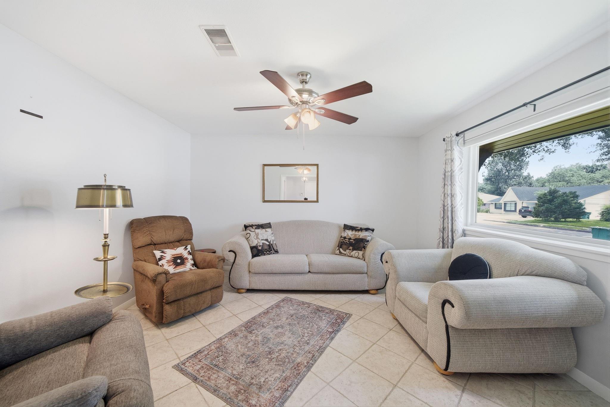 5606 Carew St, Houston, TX 77096 photo