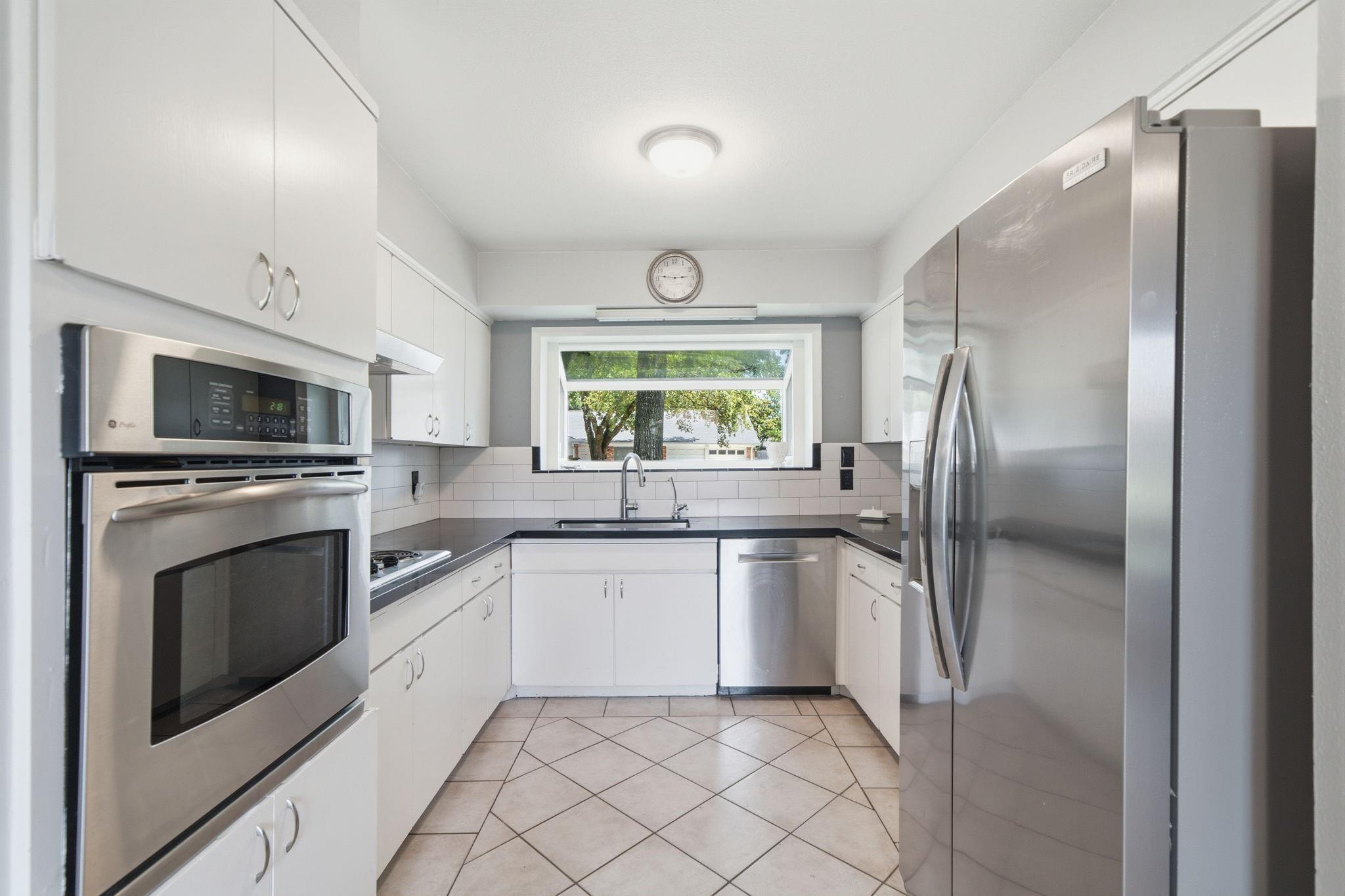 5606 Carew St, Houston, TX 77096 photo