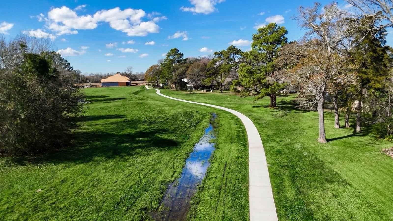 2433 Barton Creek Trail Dr, Friendswood, TX 77546 photo