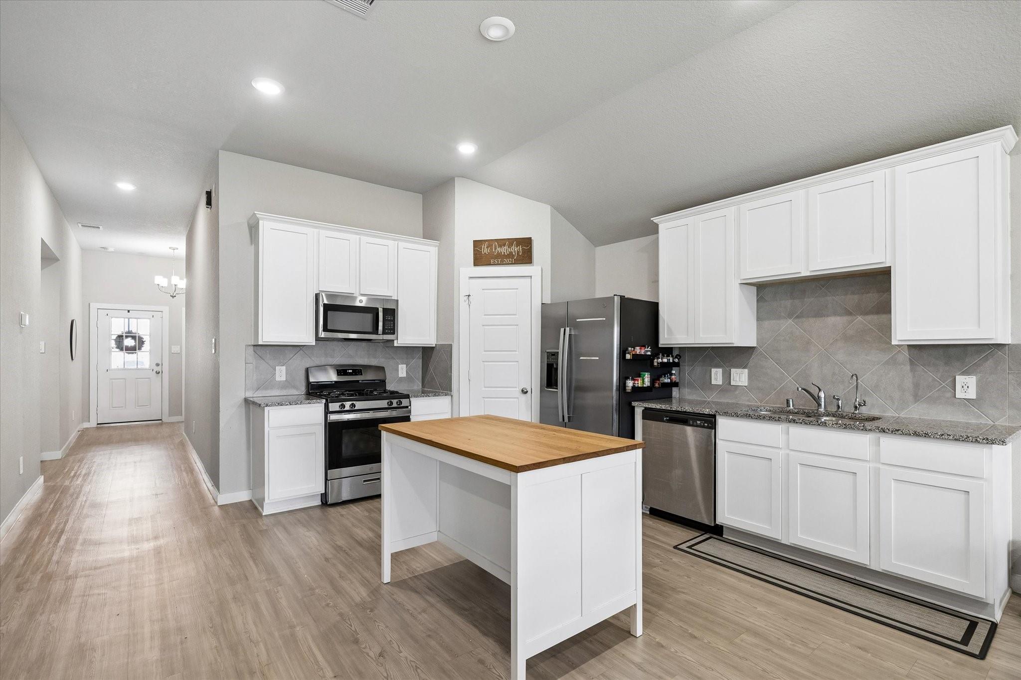 249 Rustic Ridge Cir, Magnolia, TX 77354 photo