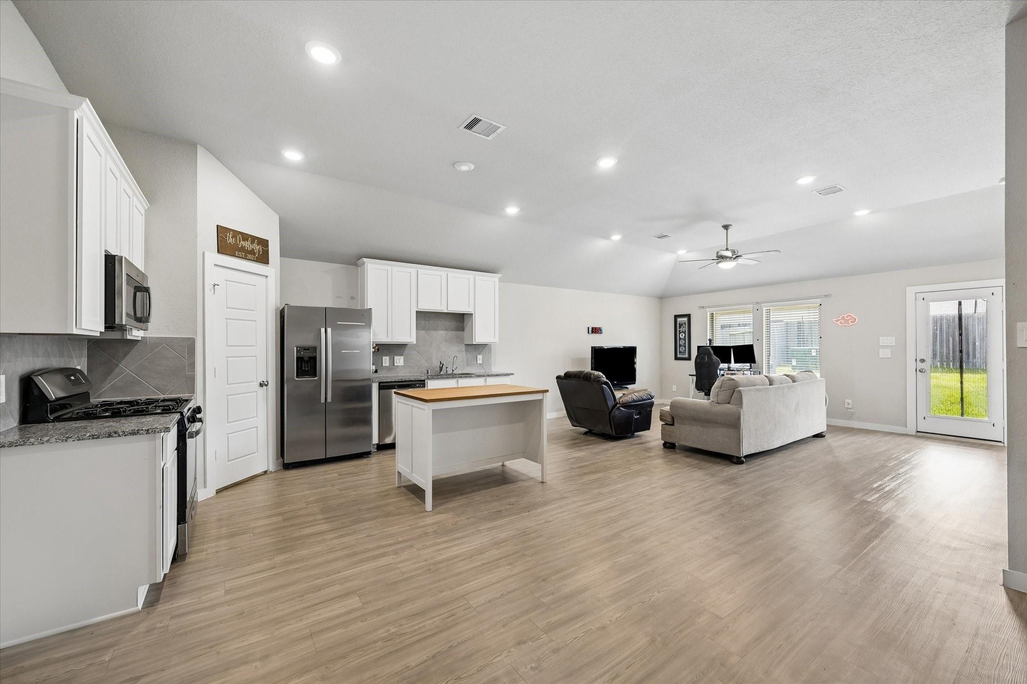 249 Rustic Ridge Cir, Magnolia, TX 77354 photo