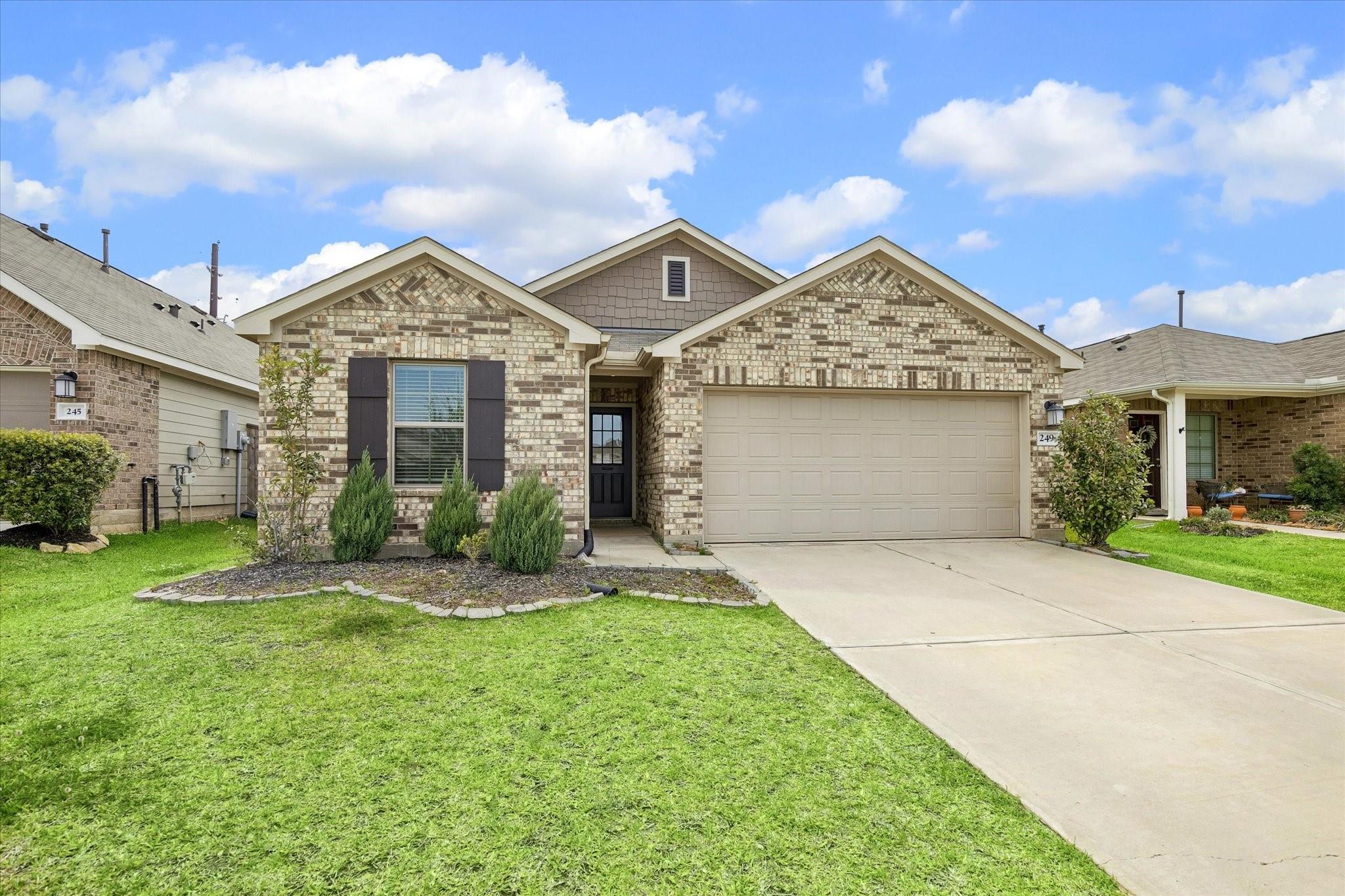 249 Rustic Ridge Cir, Magnolia, TX 77354 photo