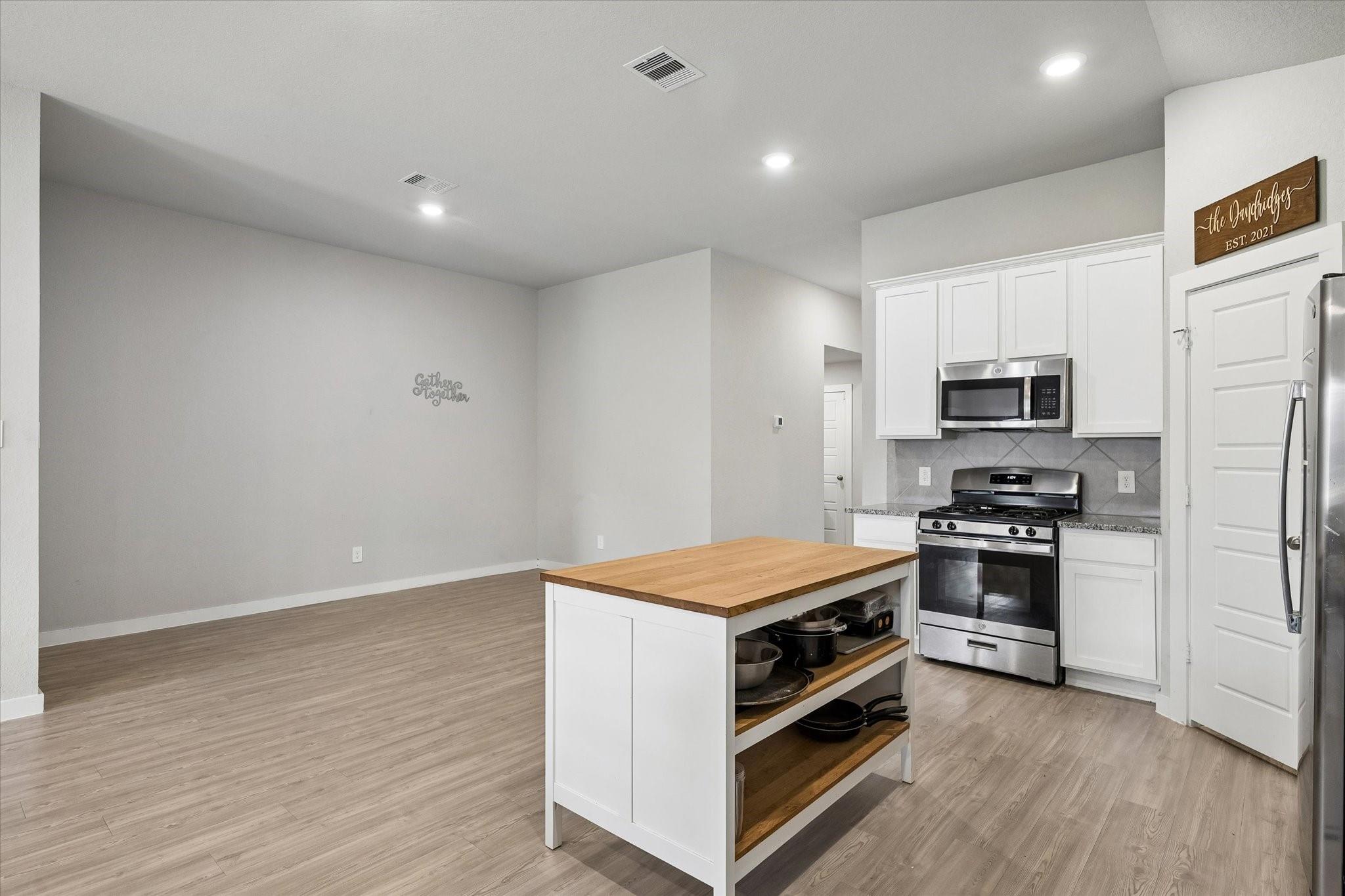 249 Rustic Ridge Cir, Magnolia, TX 77354 photo