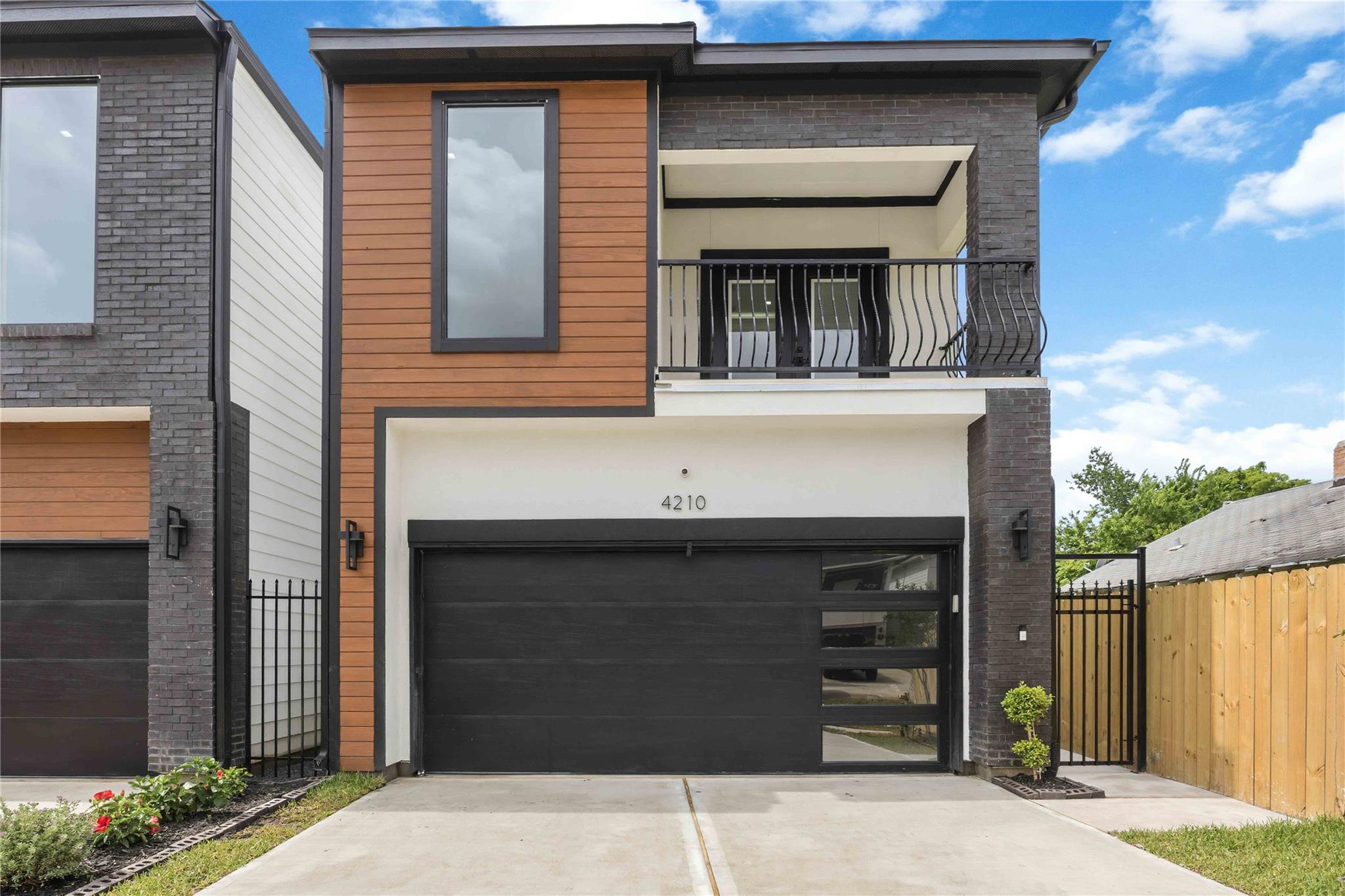 4210 New Orleans St, Houston, TX 77020