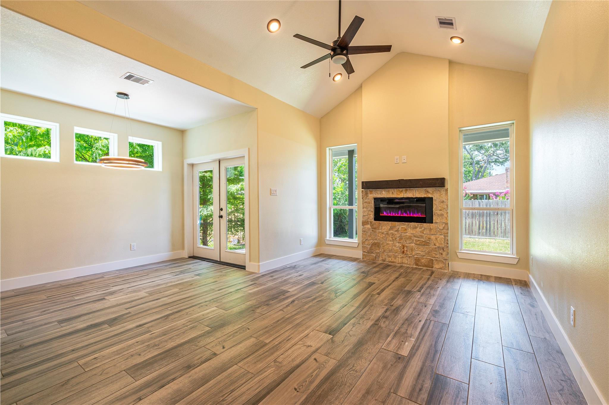 2410 28 Ave, Texas City, TX 77590 photo
