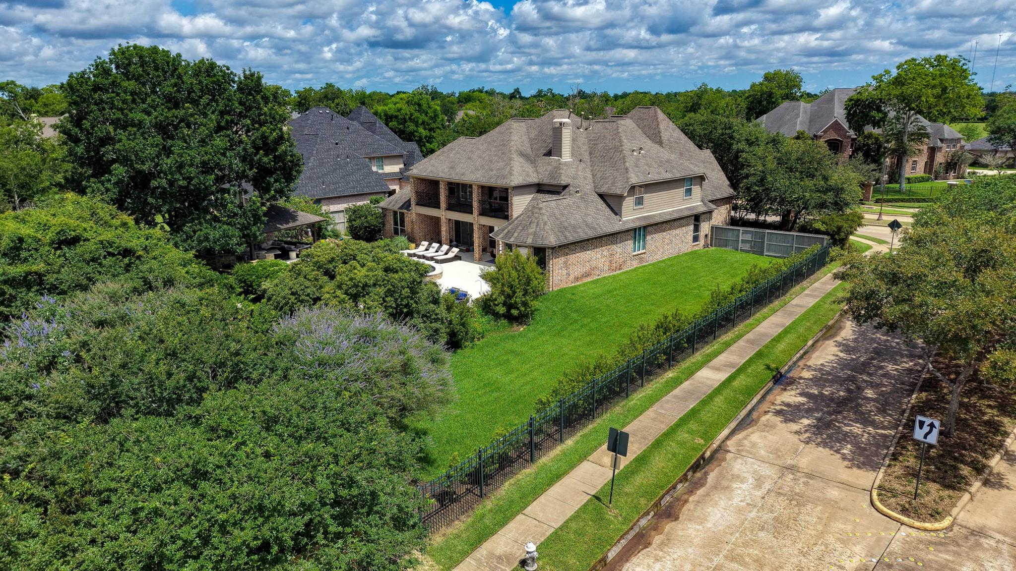 18 Waters Lake Blvd, Missouri City, TX 77459 photo