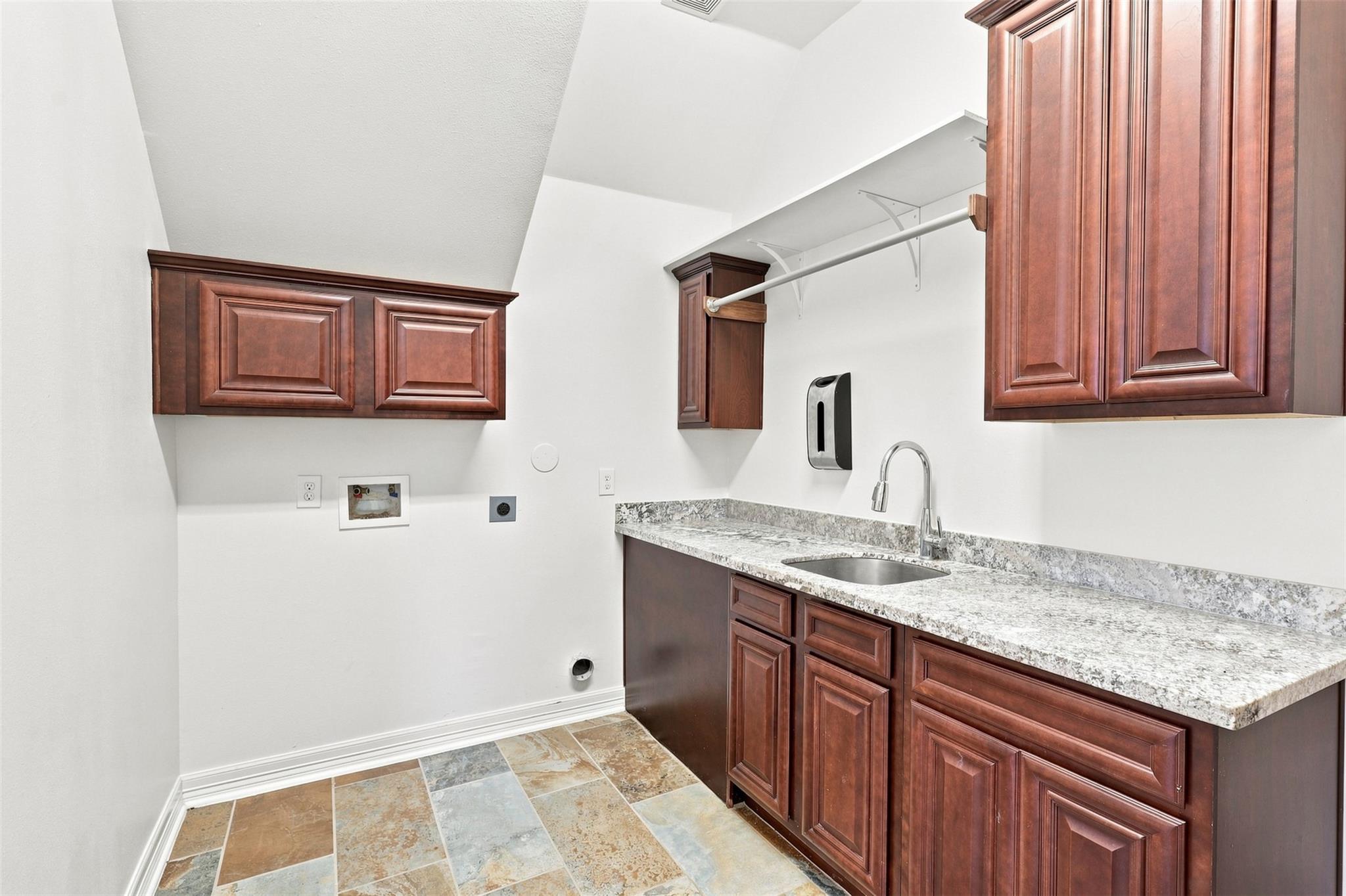 11718 Casadores Ln, Needville, TX 77461 photo