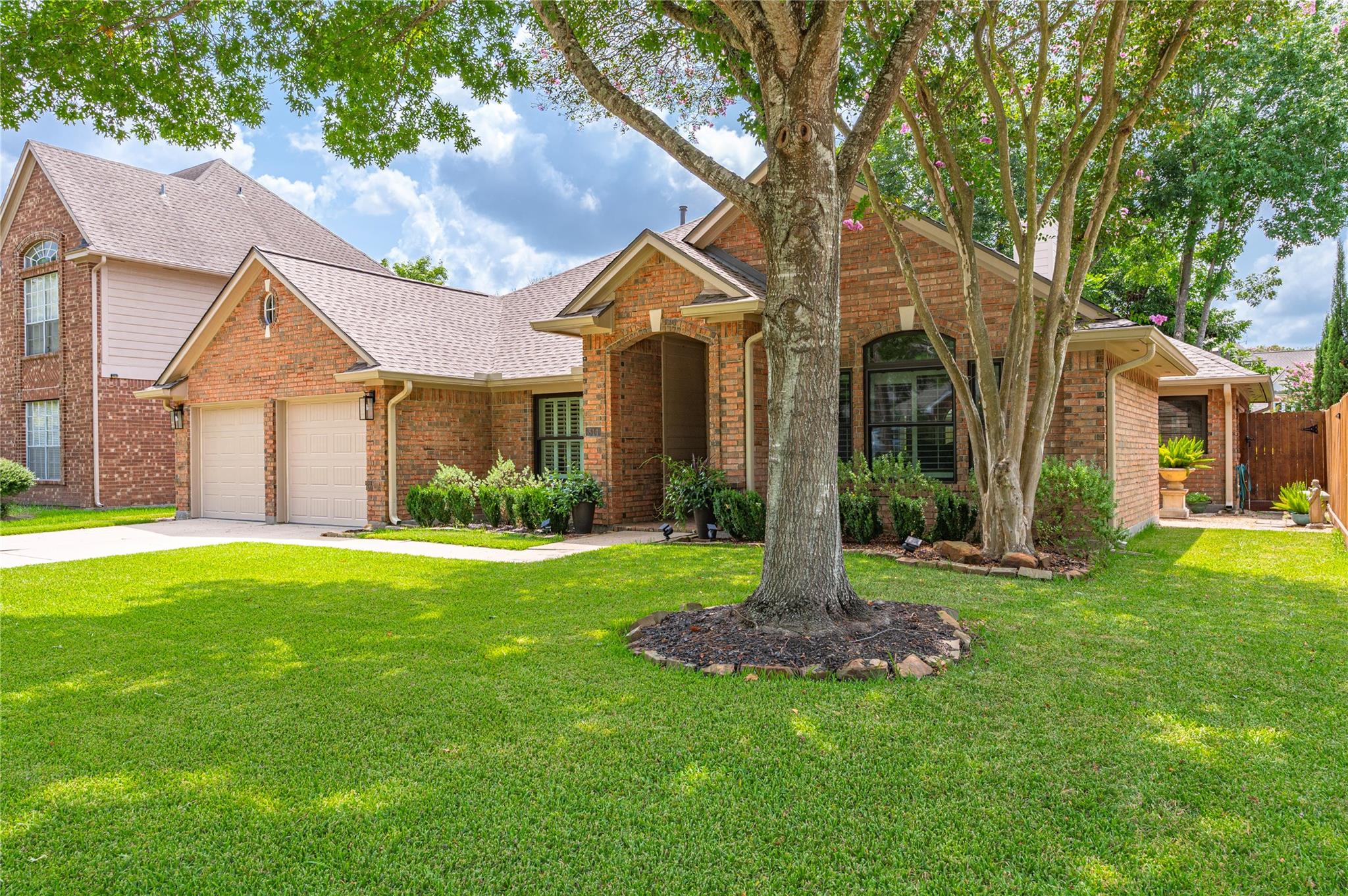 814 Maplewood Falls Ct, Houston, TX 77062 photo