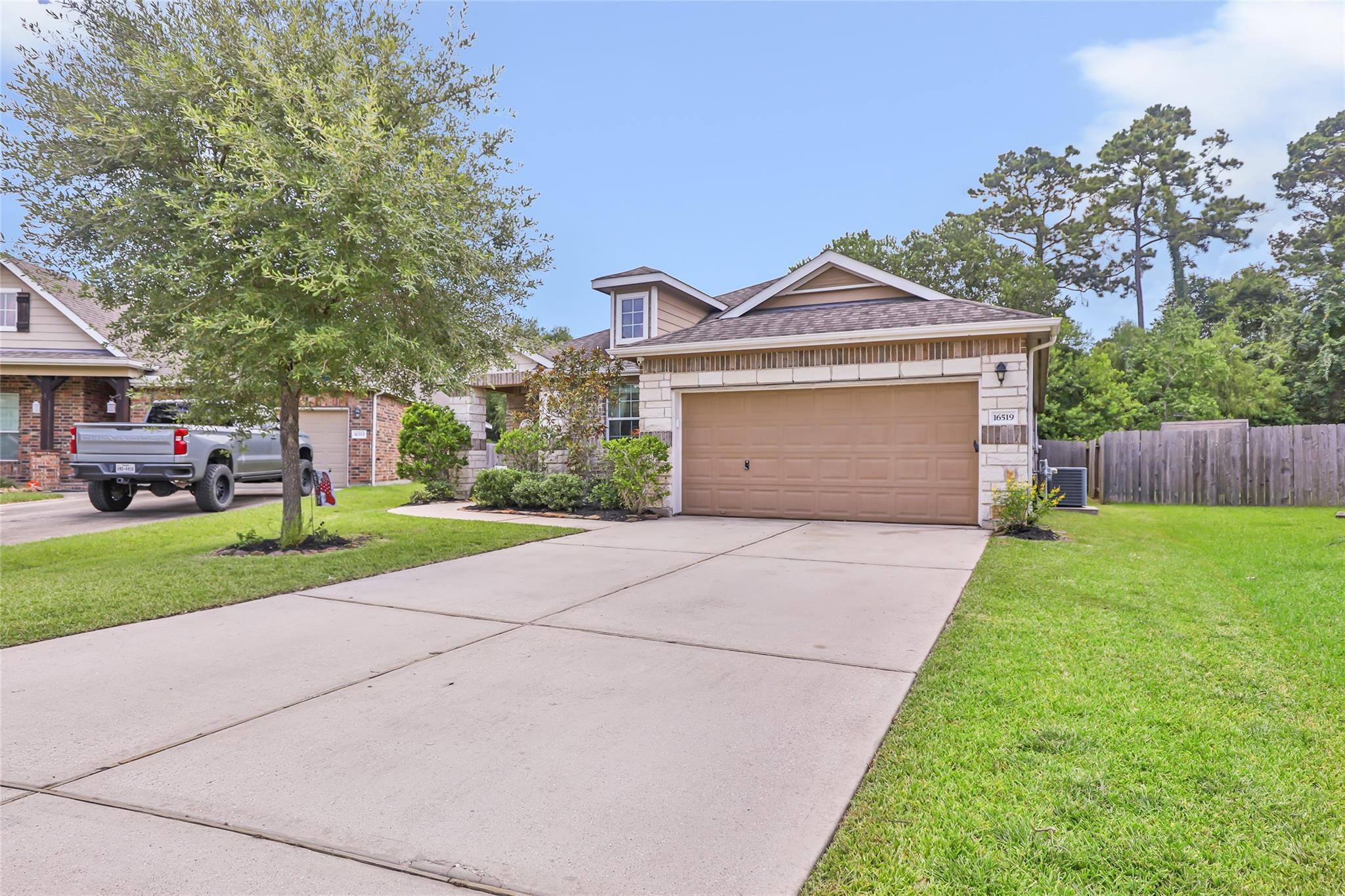 16519 River Wood Ct, Crosby, TX 77532 photo
