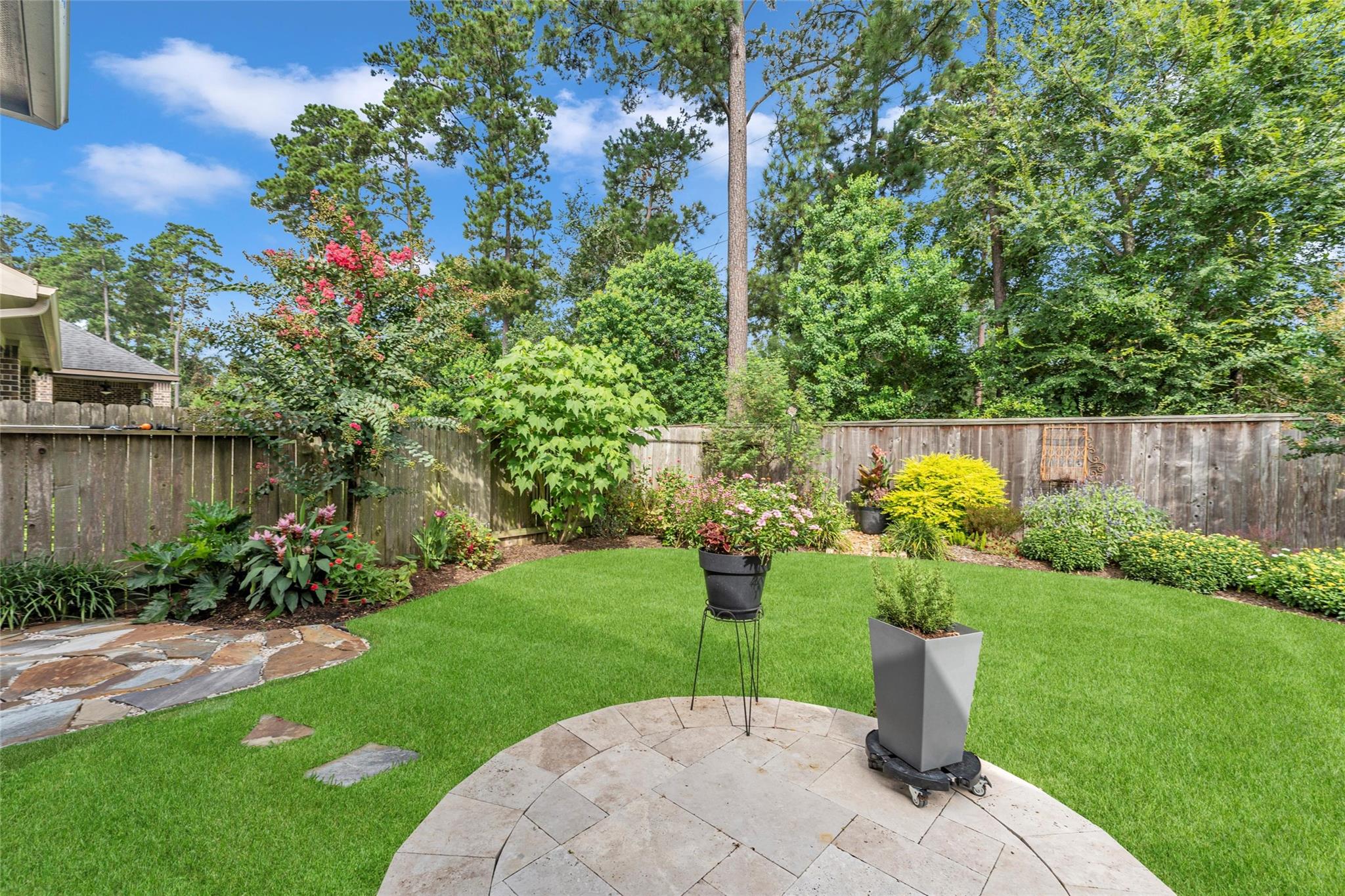 1015 Ginger Glade Ln, Pinehurst, TX 77362 photo
