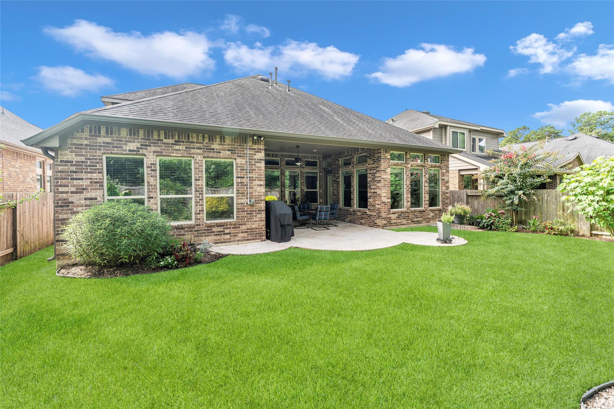 1015 Ginger Glade Ln, Pinehurst, TX 77362 photo