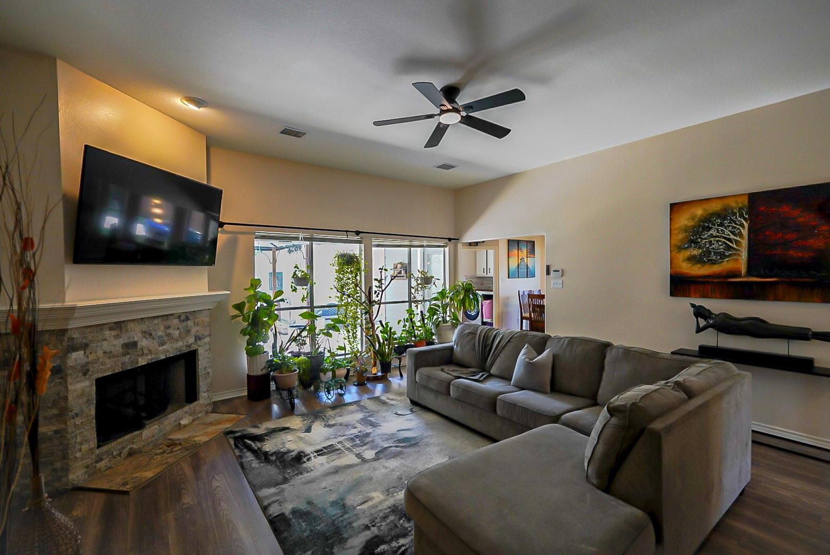 200 Canterbury Dr, Conroe, TX 77303 photo