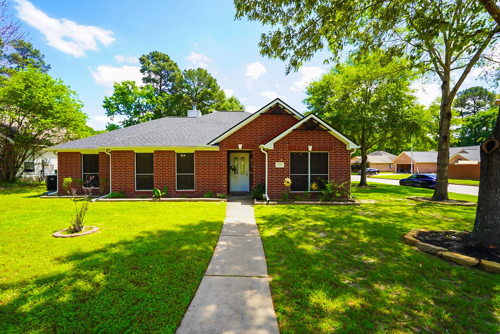 200 Canterbury Dr, Conroe, TX 77303 photo