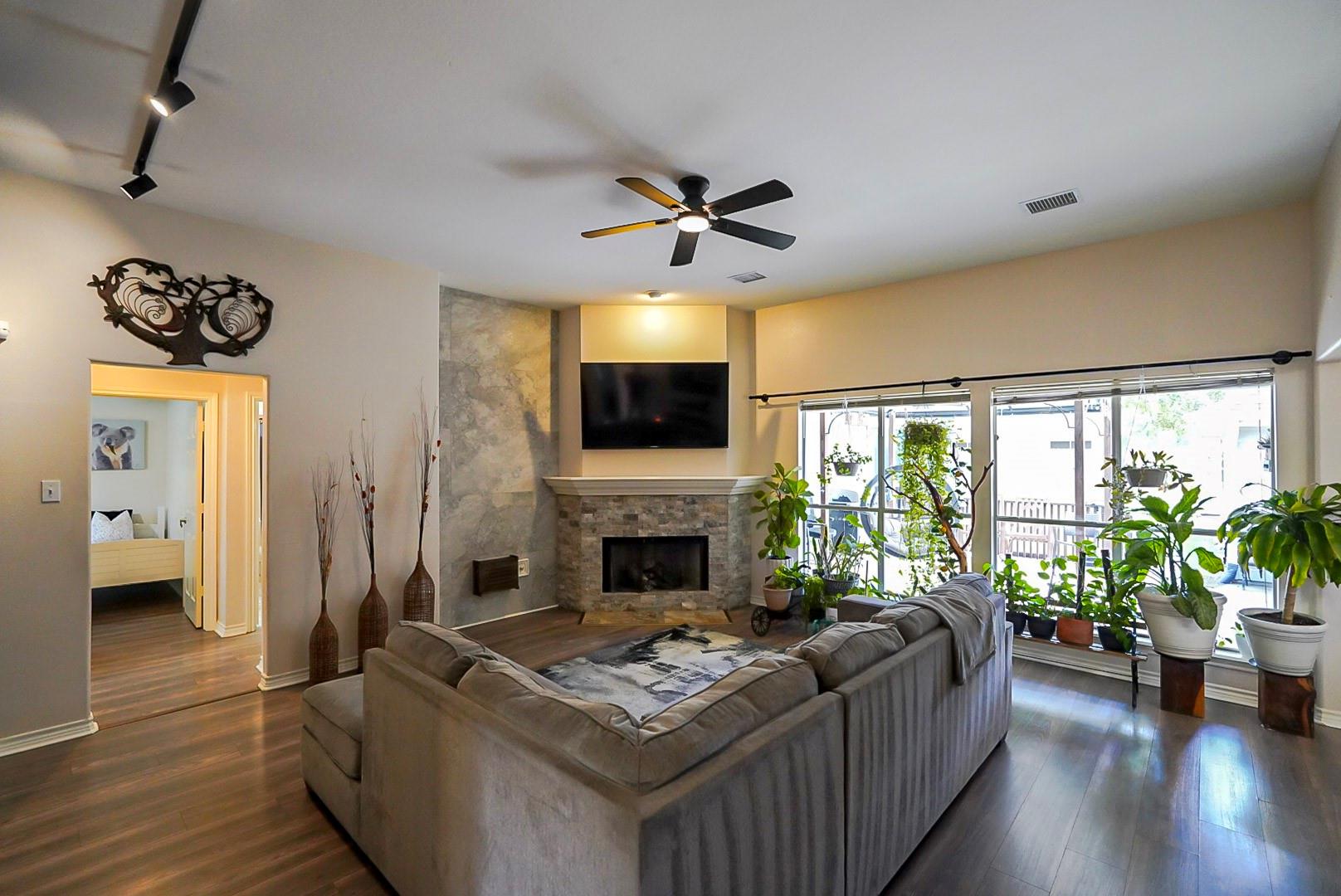 200 Canterbury Dr, Conroe, TX 77303 photo