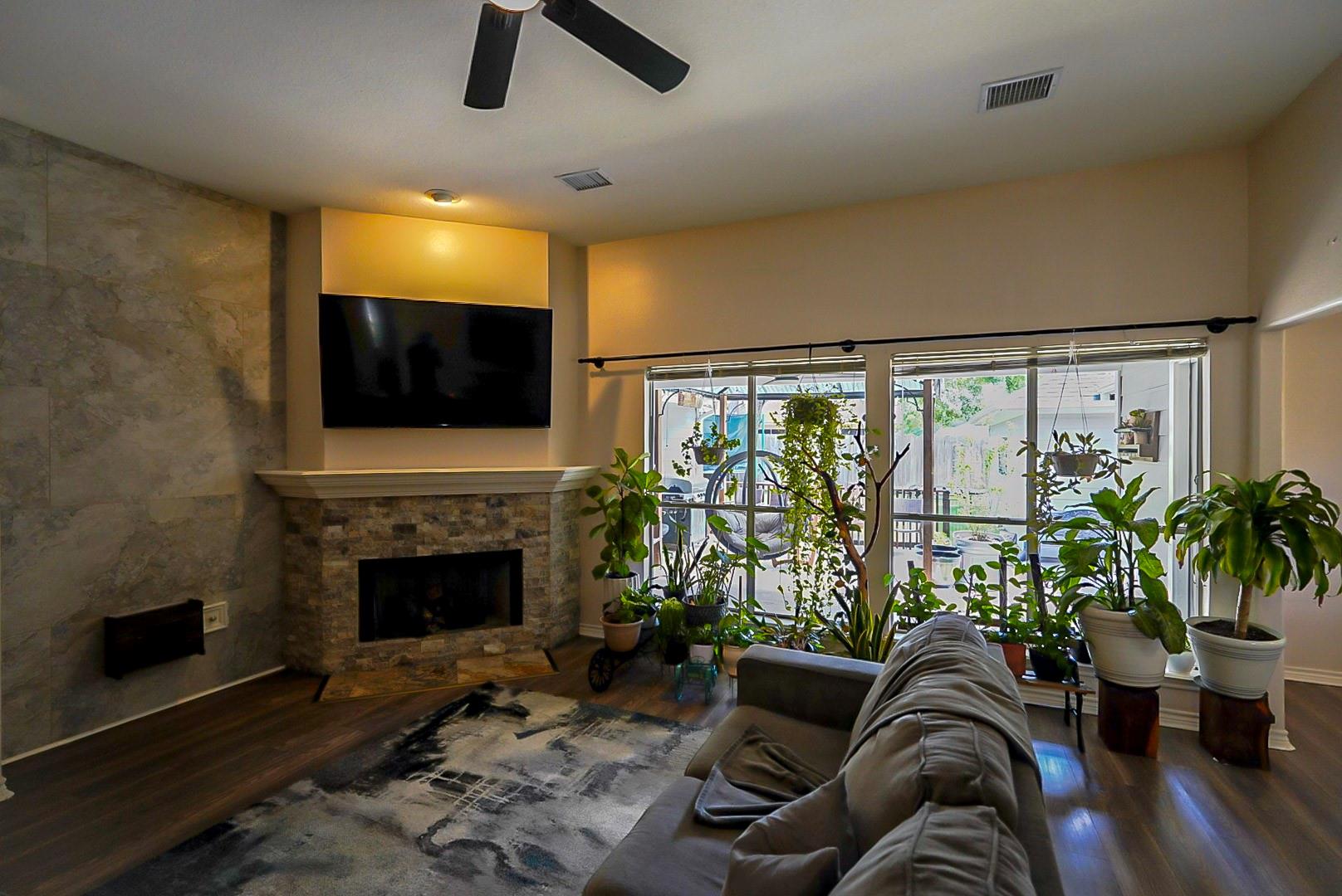 200 Canterbury Dr, Conroe, TX 77303 photo