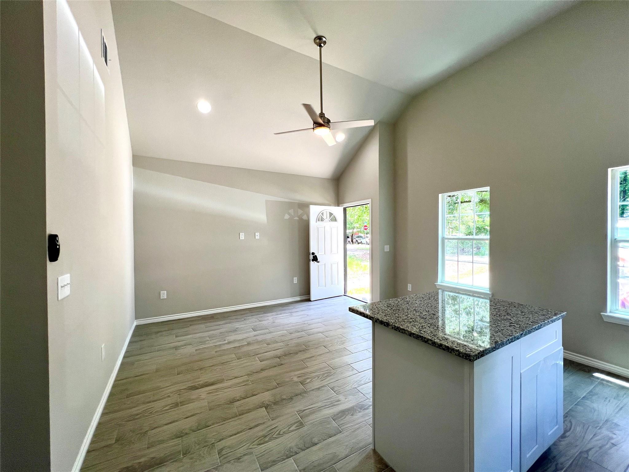 16393 Eastchase St, Montgomery, TX 77316 photo
