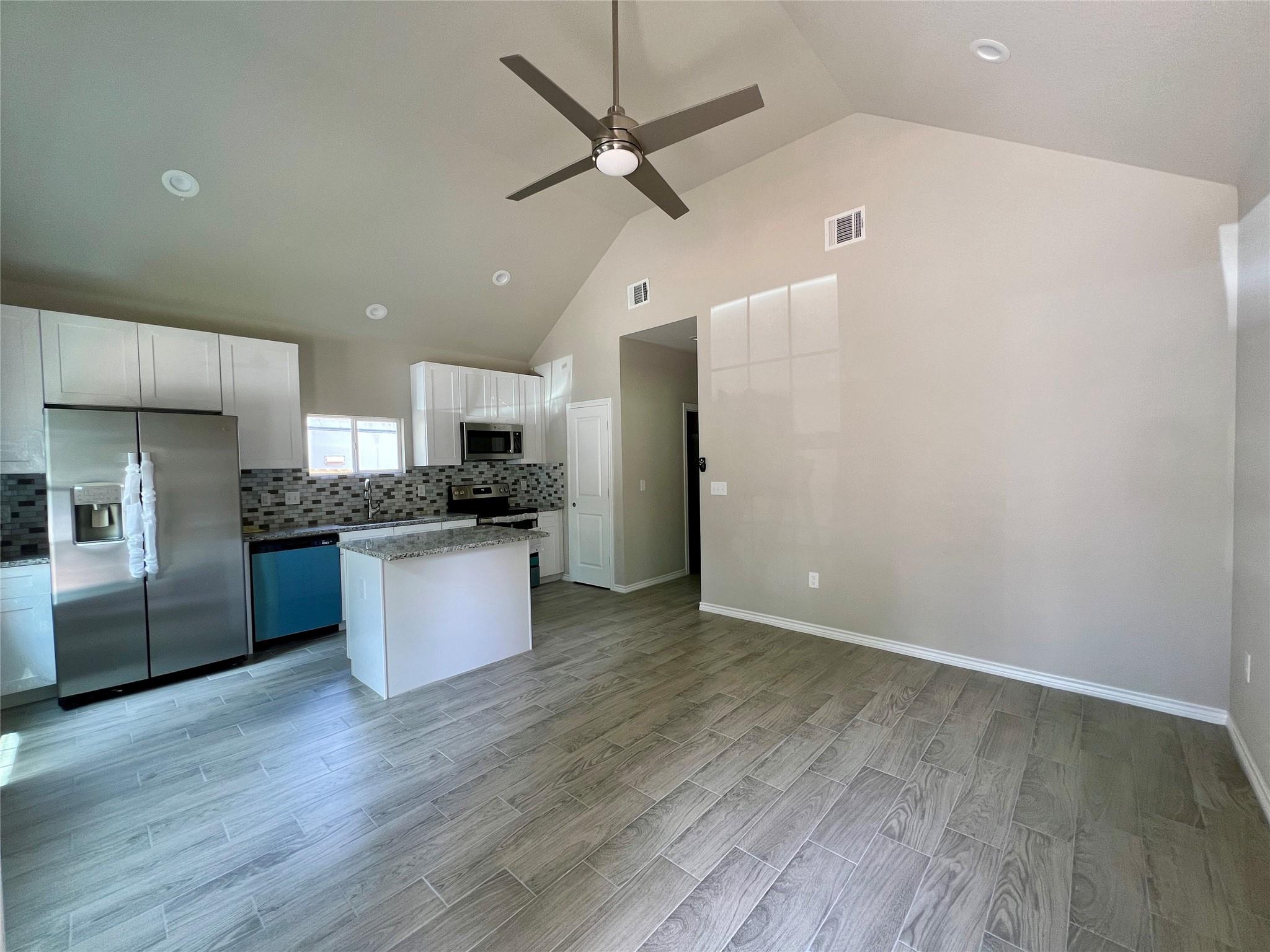 16393 Eastchase St, Montgomery, TX 77316 photo