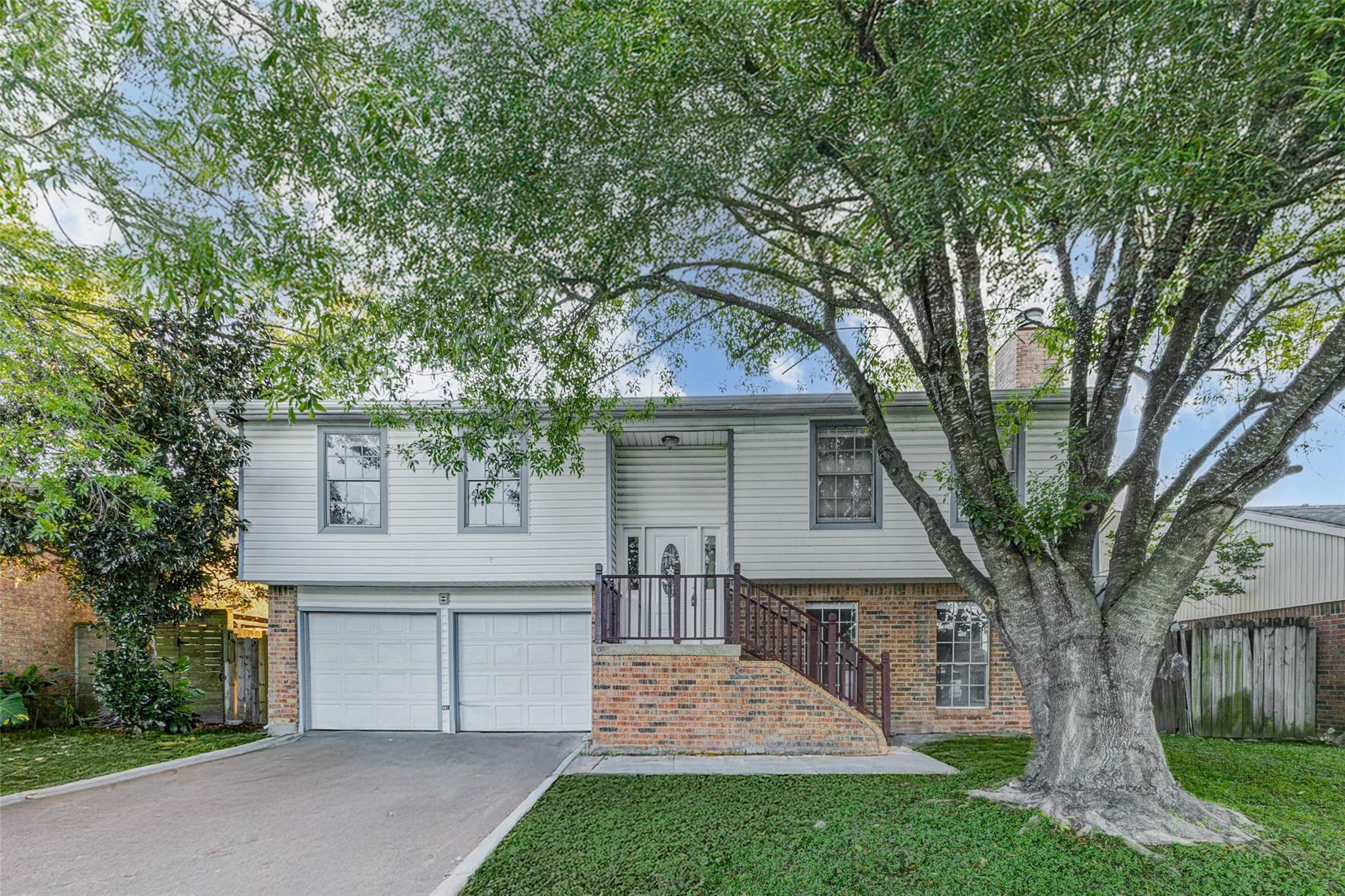 8622 Connaught Garden Dr, Houston, TX 77083
