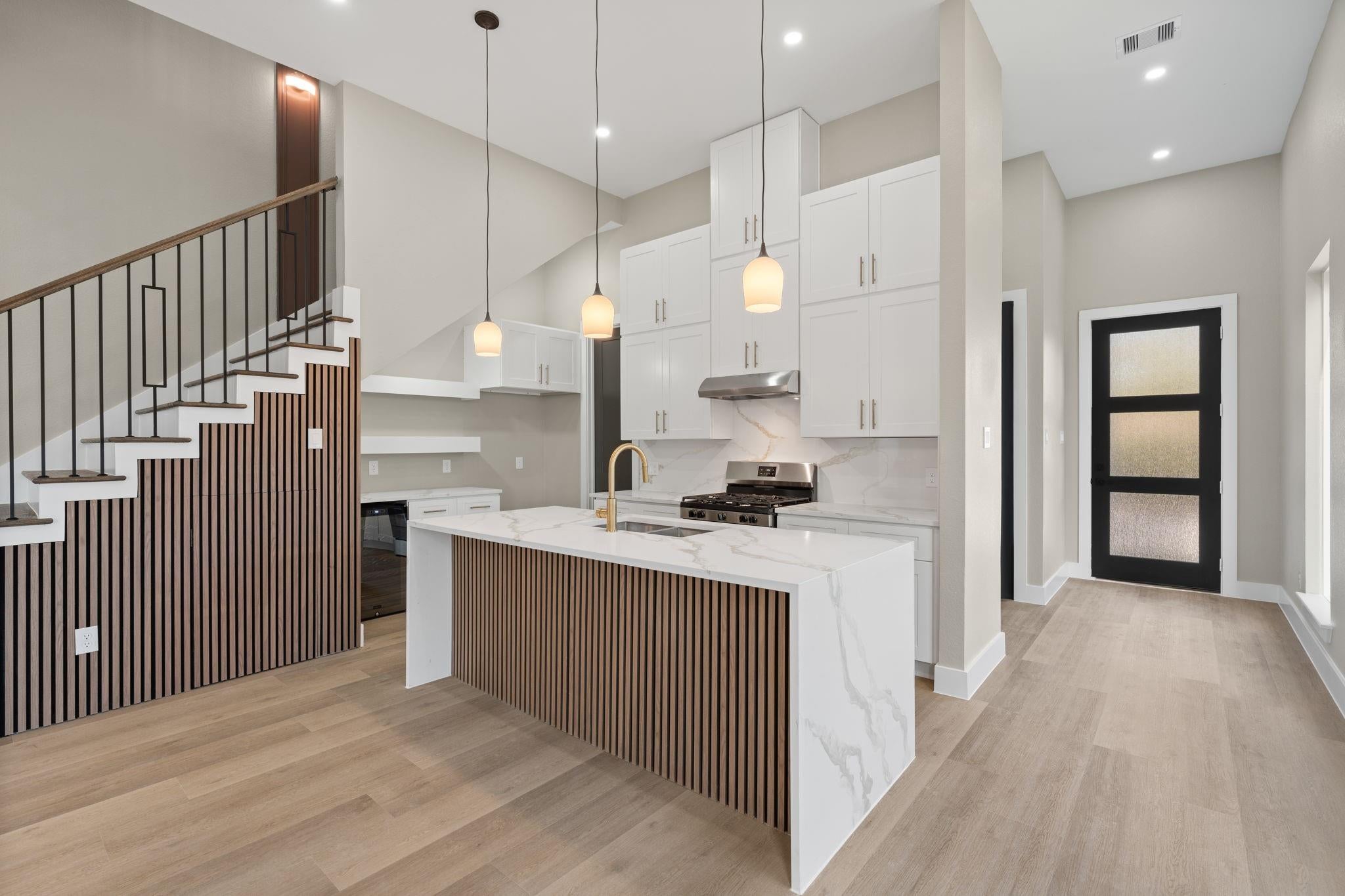 4931 Rue St, Houston, TX 77033 photo