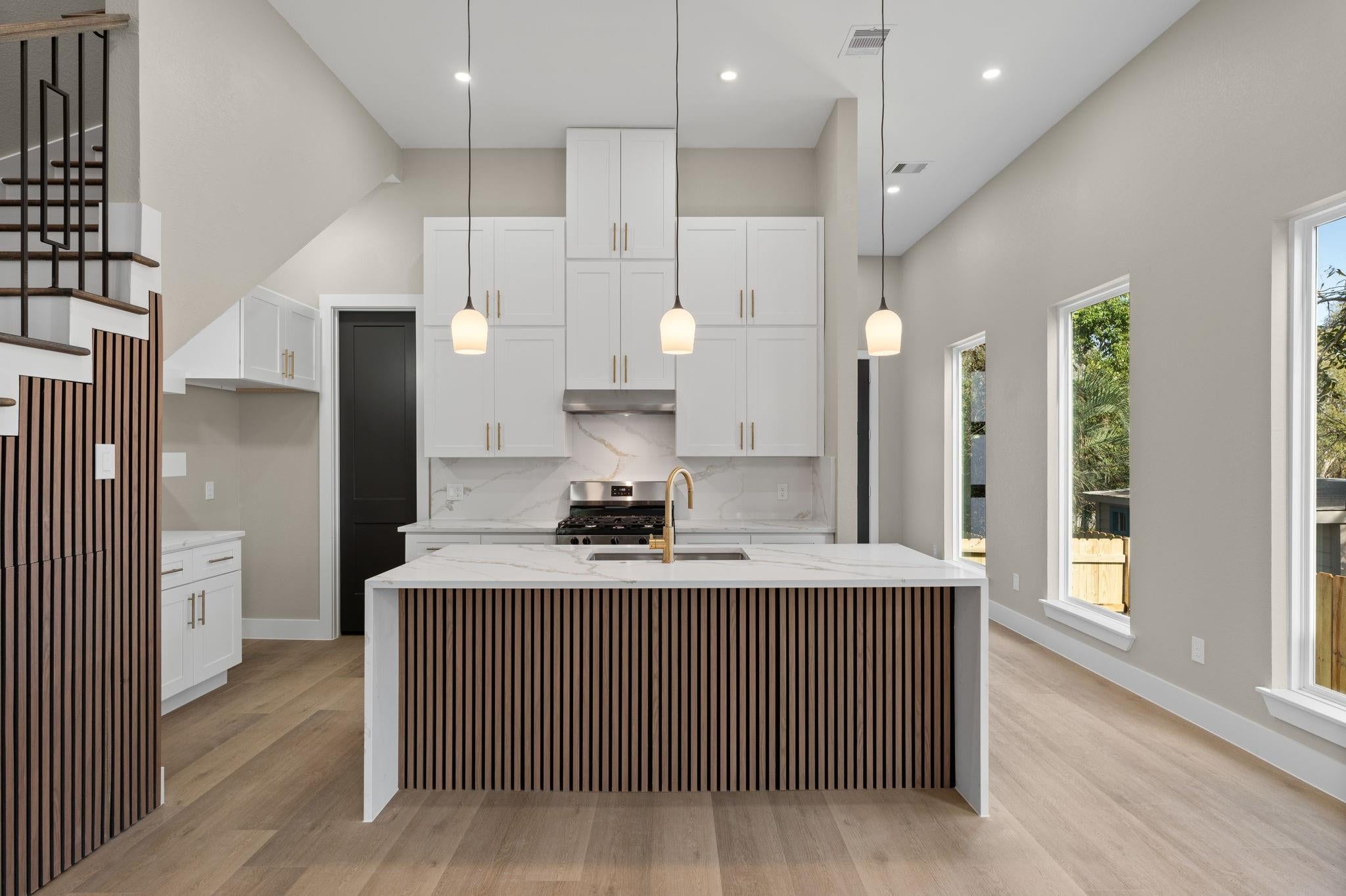 4931 Rue St, Houston, TX 77033 photo