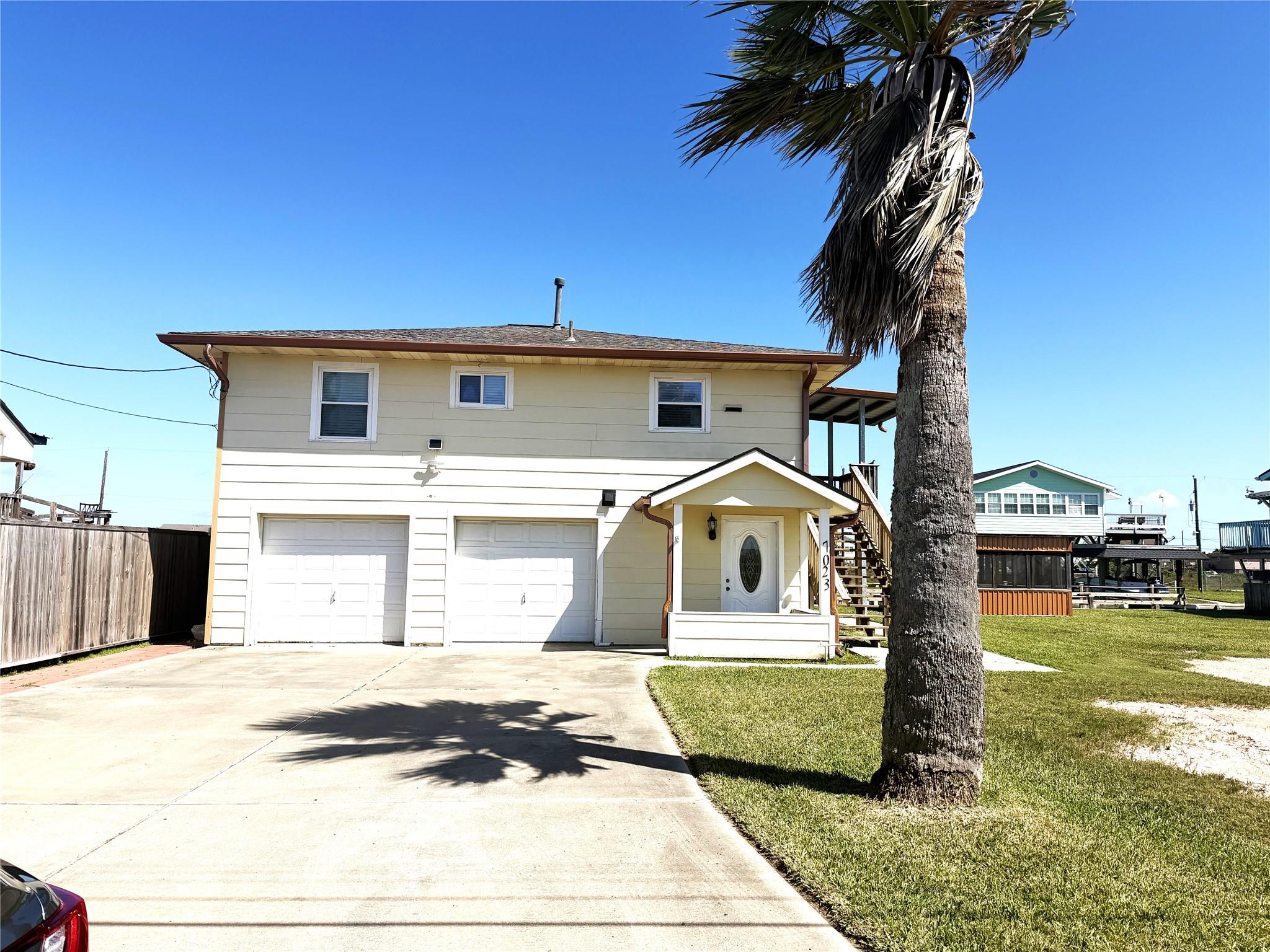 7023 Hunter Dr, Hitchcock, TX 77563