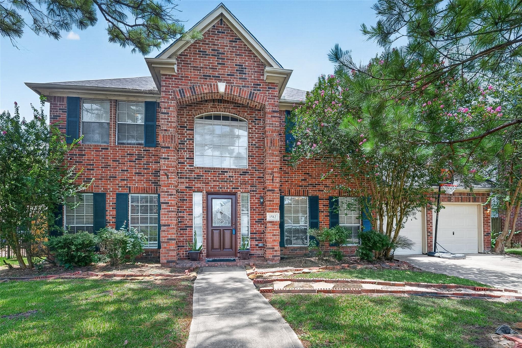 1512 Pine Grove Ln, Pearland, TX 77581