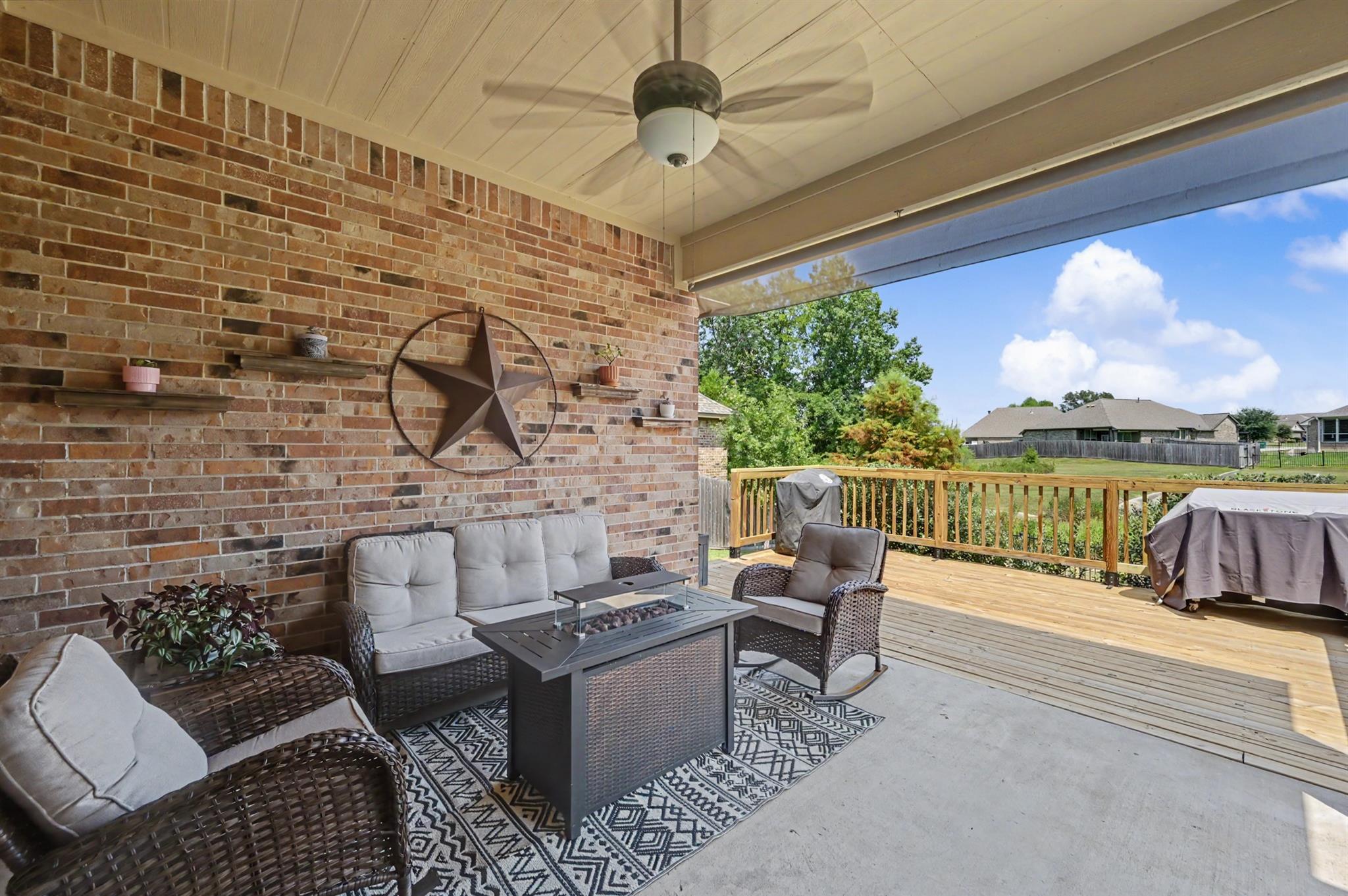 115 Racetrack Ln, Montgomery, TX 77356 photo