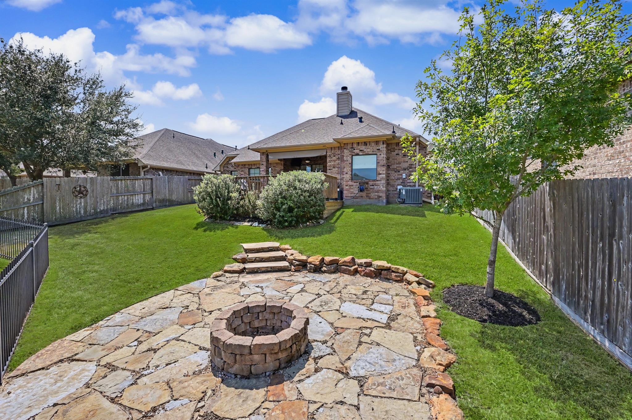 115 Racetrack Ln, Montgomery, TX 77356 photo