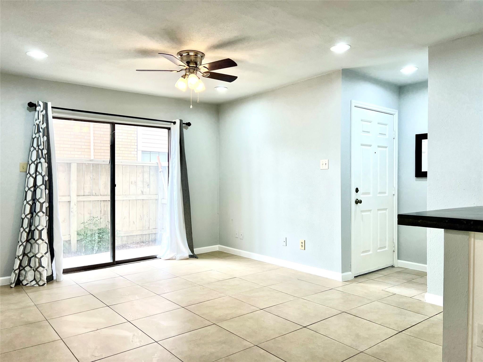 2750 Holly Hall St #605, Houston, TX 77054 photo