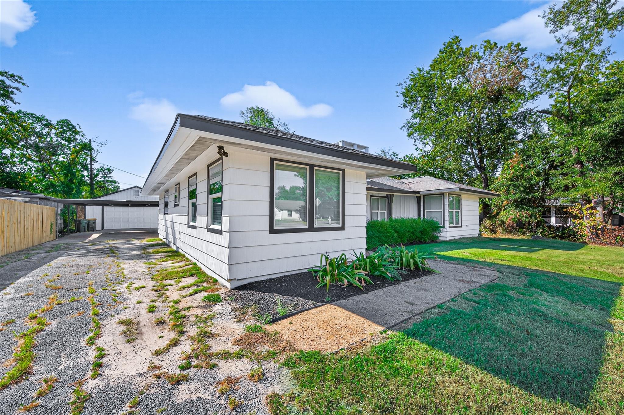 1609 N Pacific St, Conroe, TX 77301 photo