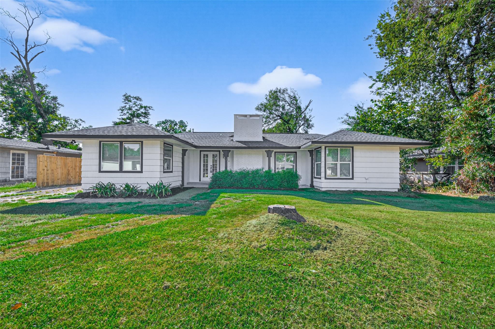1609 Pacific St, Conroe, TX 77301