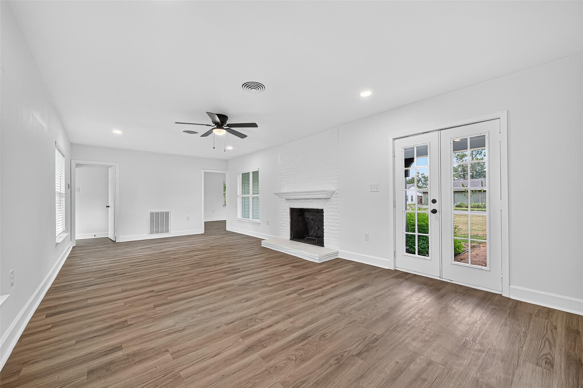 1609 N Pacific St, Conroe, TX 77301 photo
