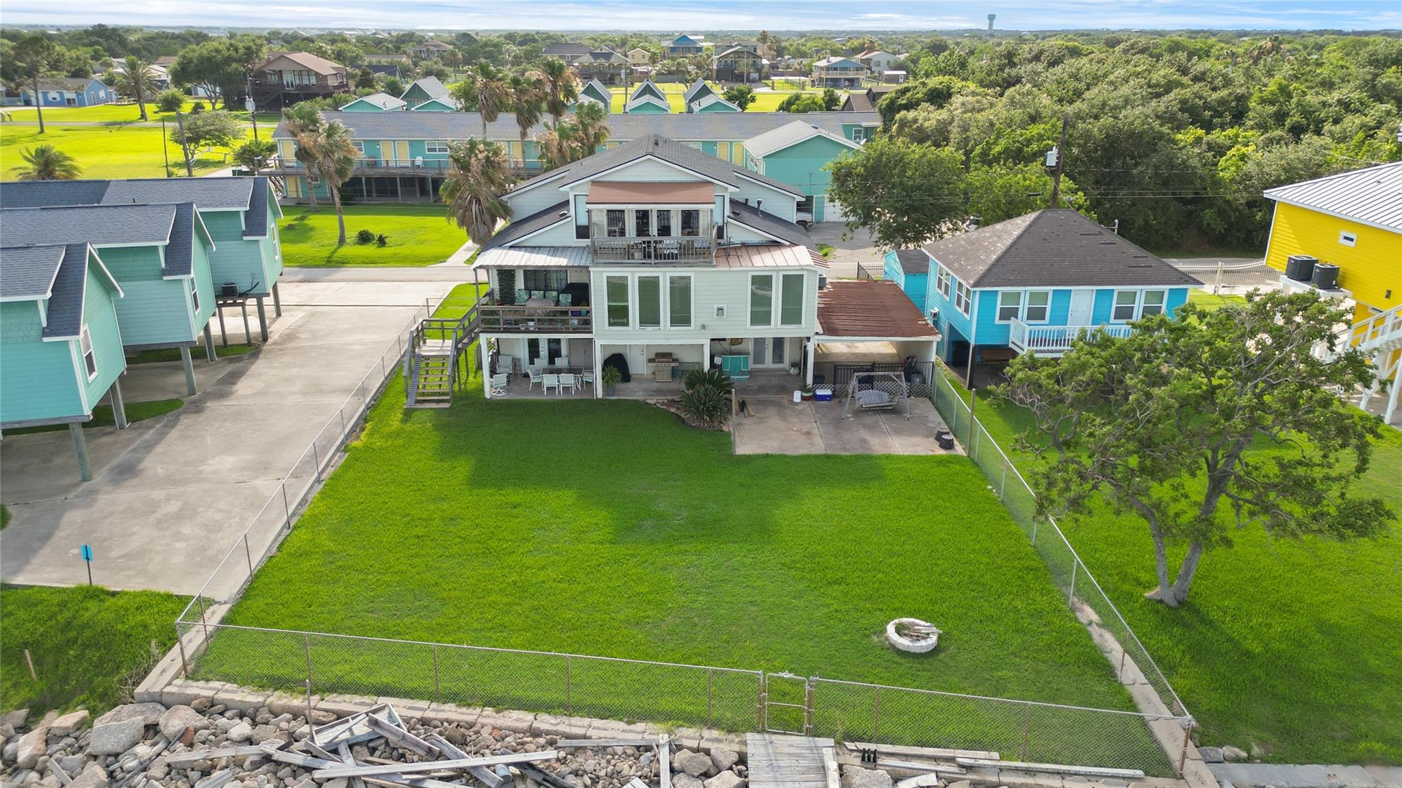 937 5 St, San Leon, TX 77539 photo