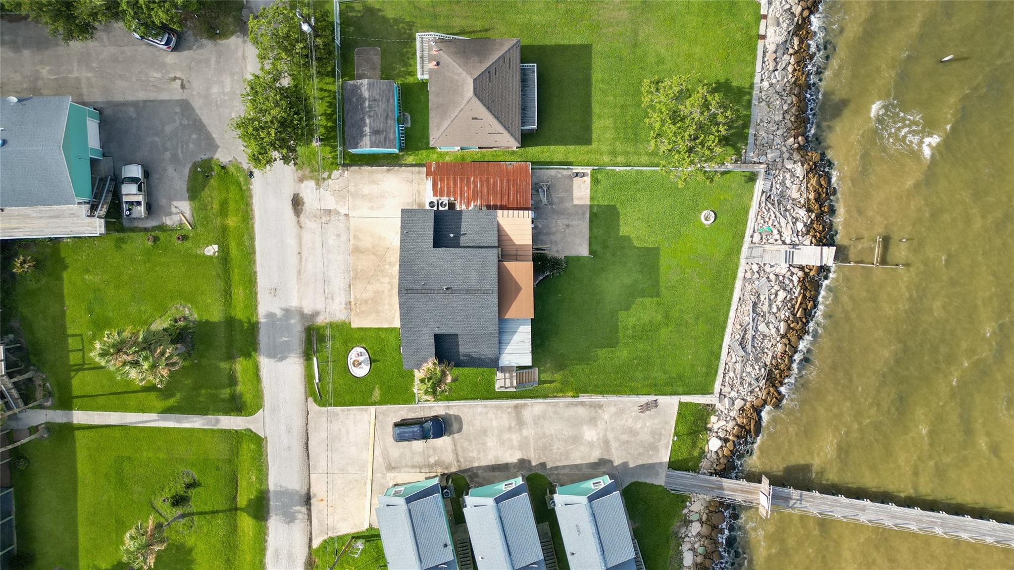 937 5 St, San Leon, TX 77539 photo