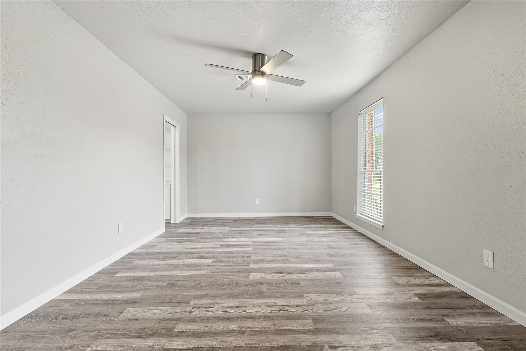 16438 Glenshannon Dr, Houston, TX 77059 photo