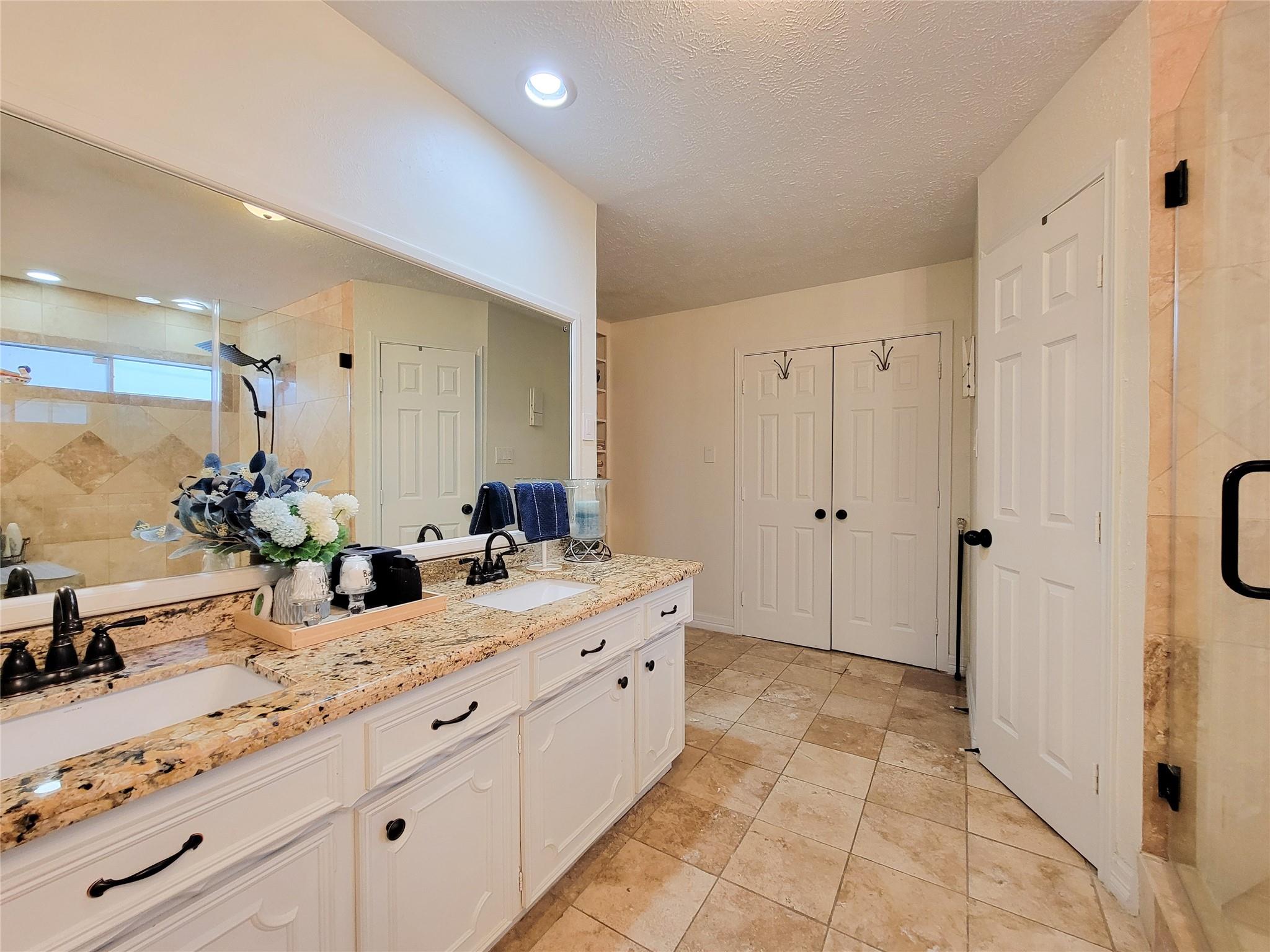 6235 Rolling Water Dr, Houston, TX 77069 photo