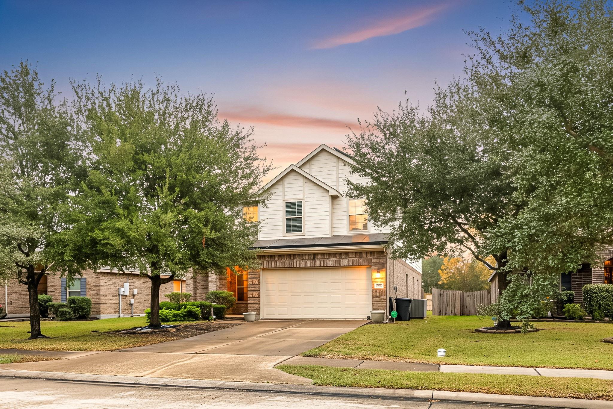 6715 Strawberry Brook Ln, Dickinson, TX 77539
