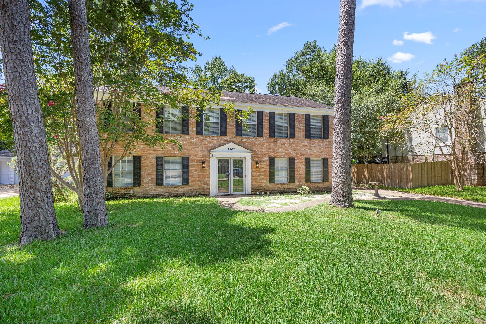 2142 Parkdale Dr, Houston, TX 77339 photo