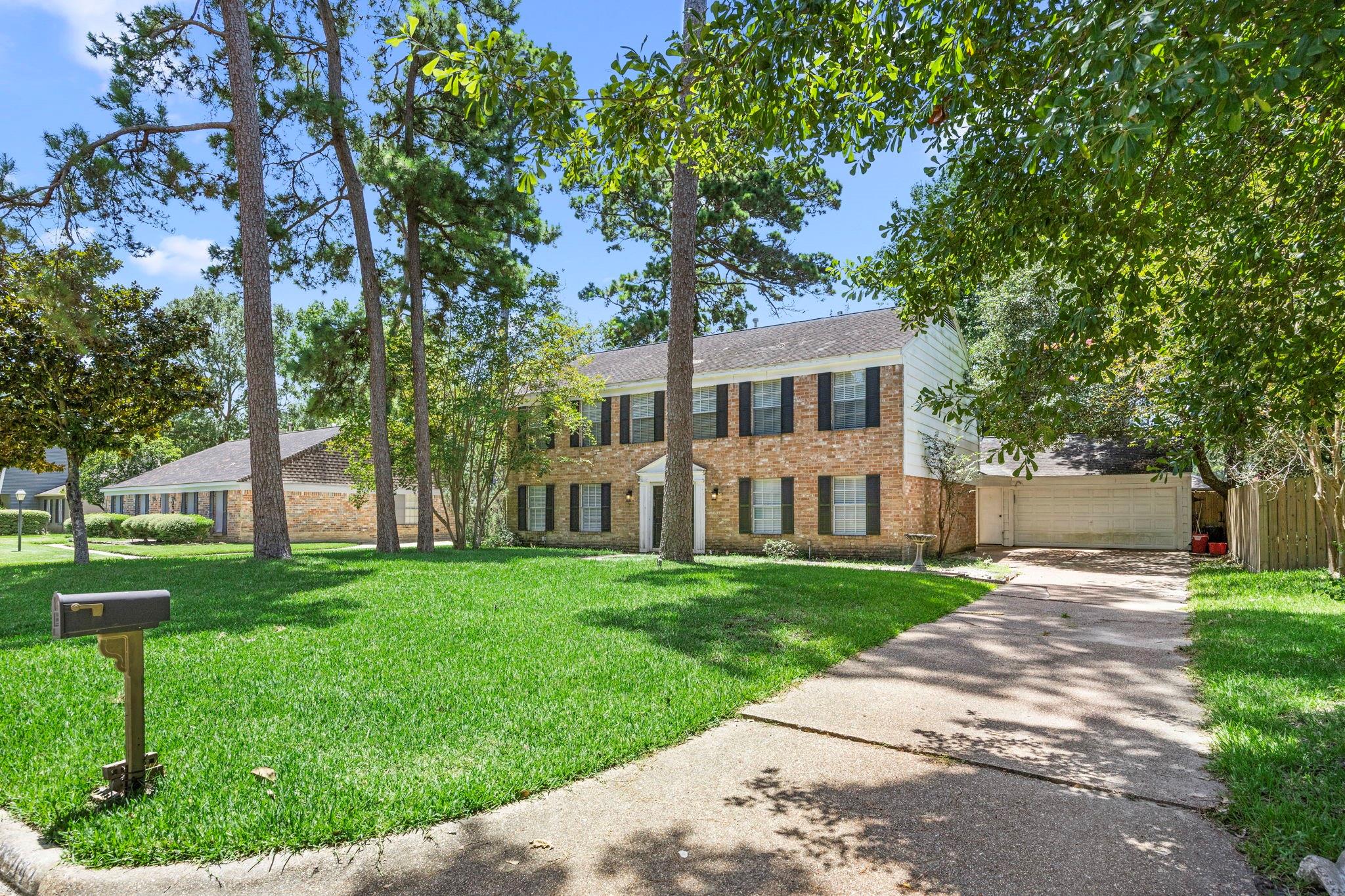 2142 Parkdale Dr, Houston, TX 77339 photo