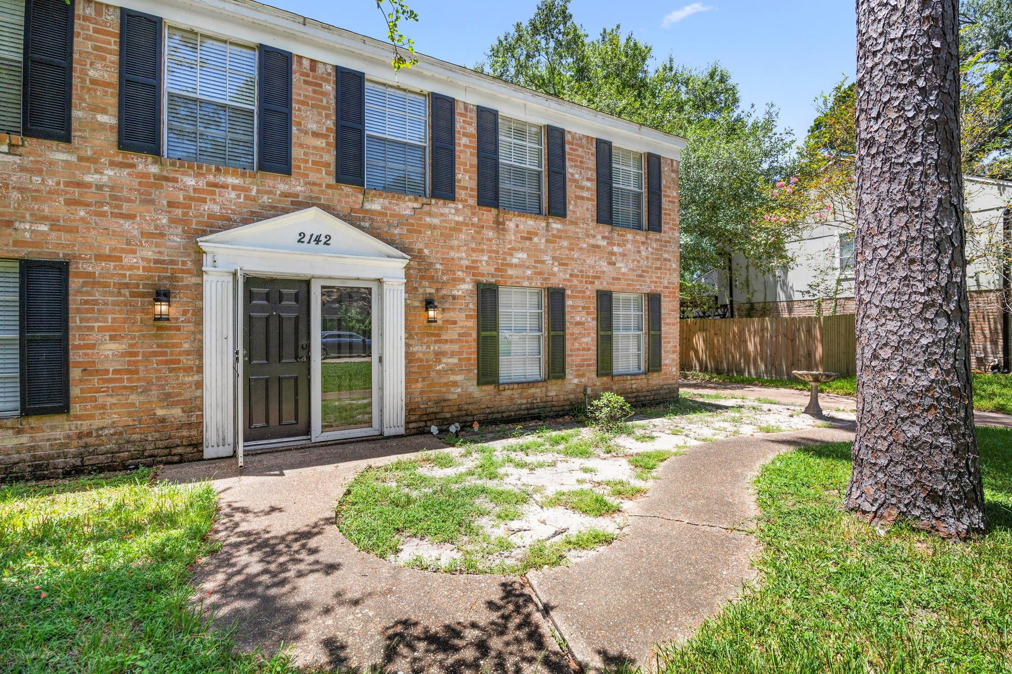 2142 Parkdale Dr, Houston, TX 77339 photo