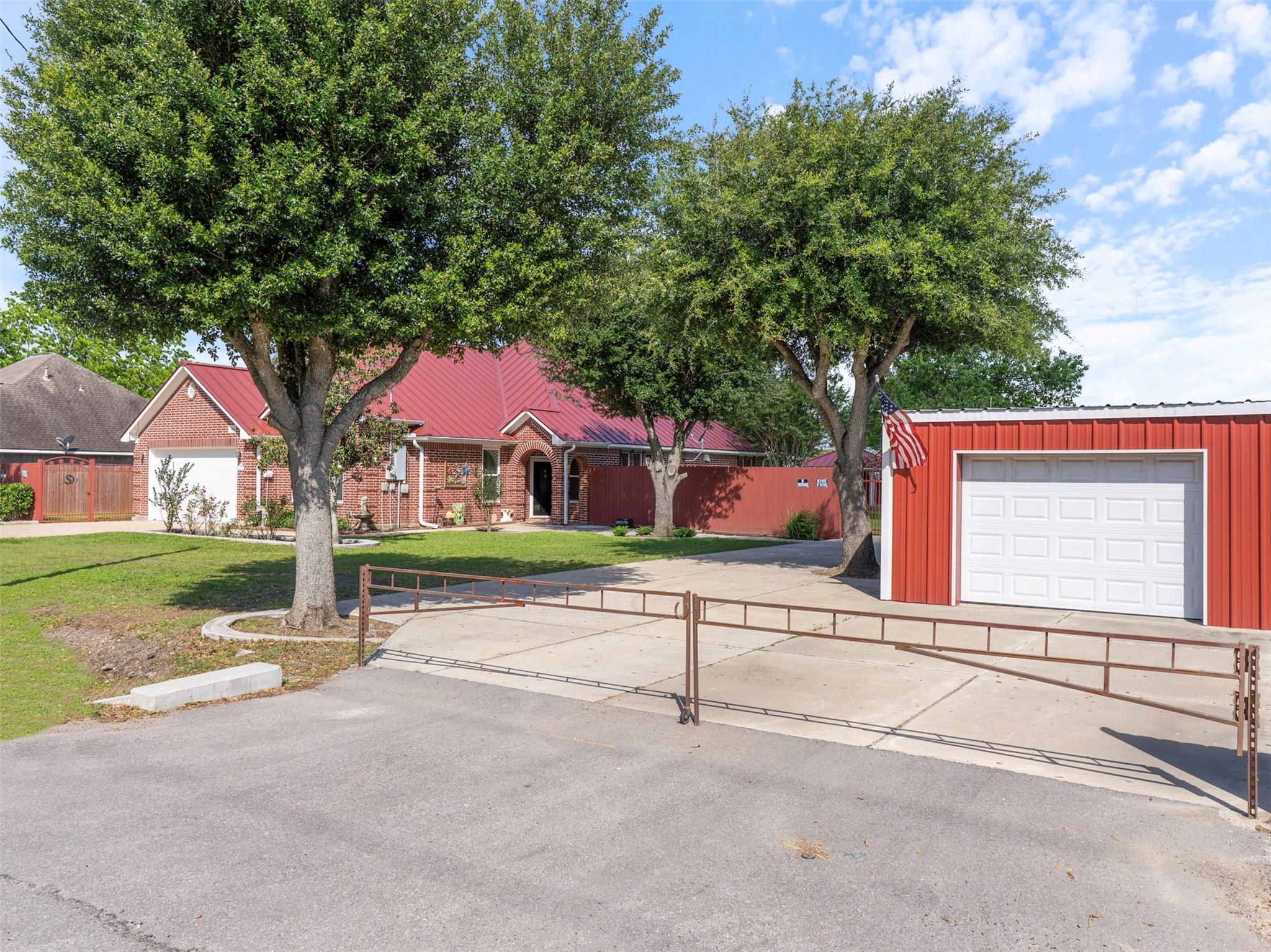 2610 School St, Needville, TX 77461 photo