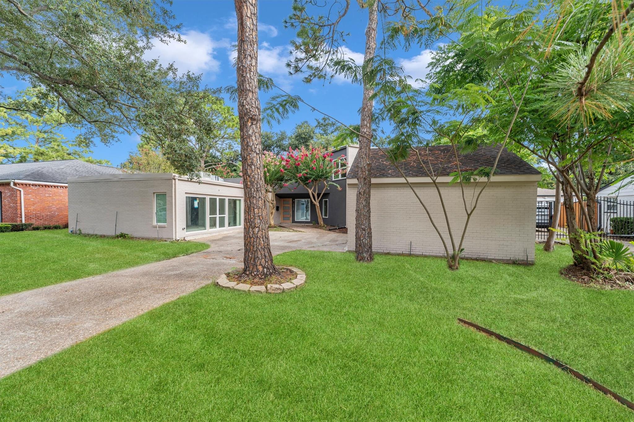 10722 Ella Lee Ln, Houston, TX 77042
