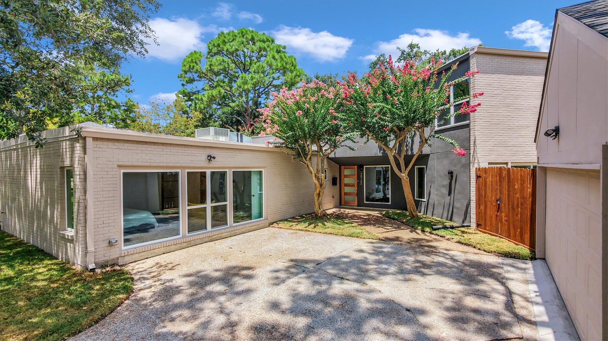 10722 Ella Lee Ln, Houston, TX 77042 photo