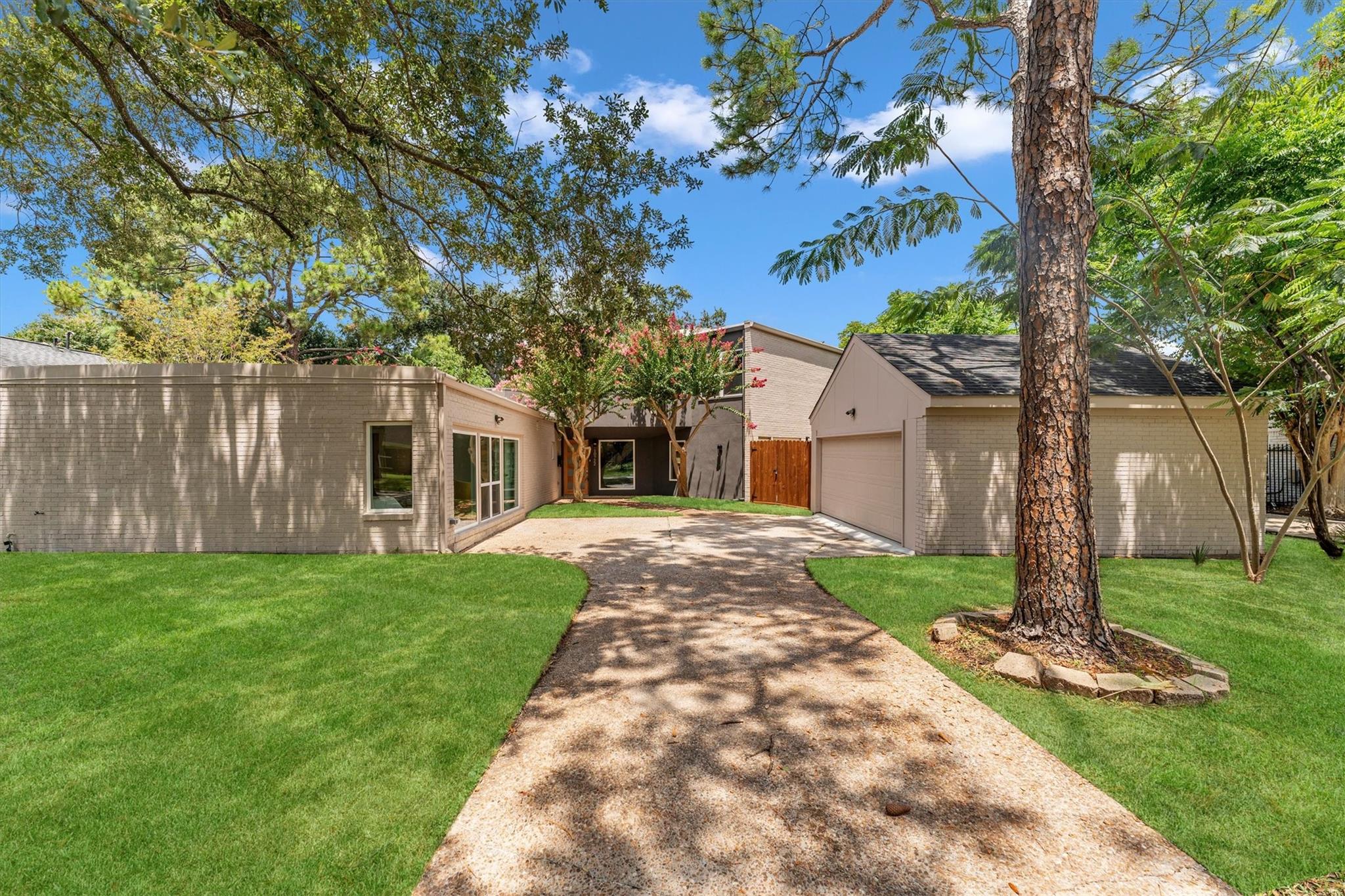 10722 Ella Lee Ln, Houston, TX 77042 photo