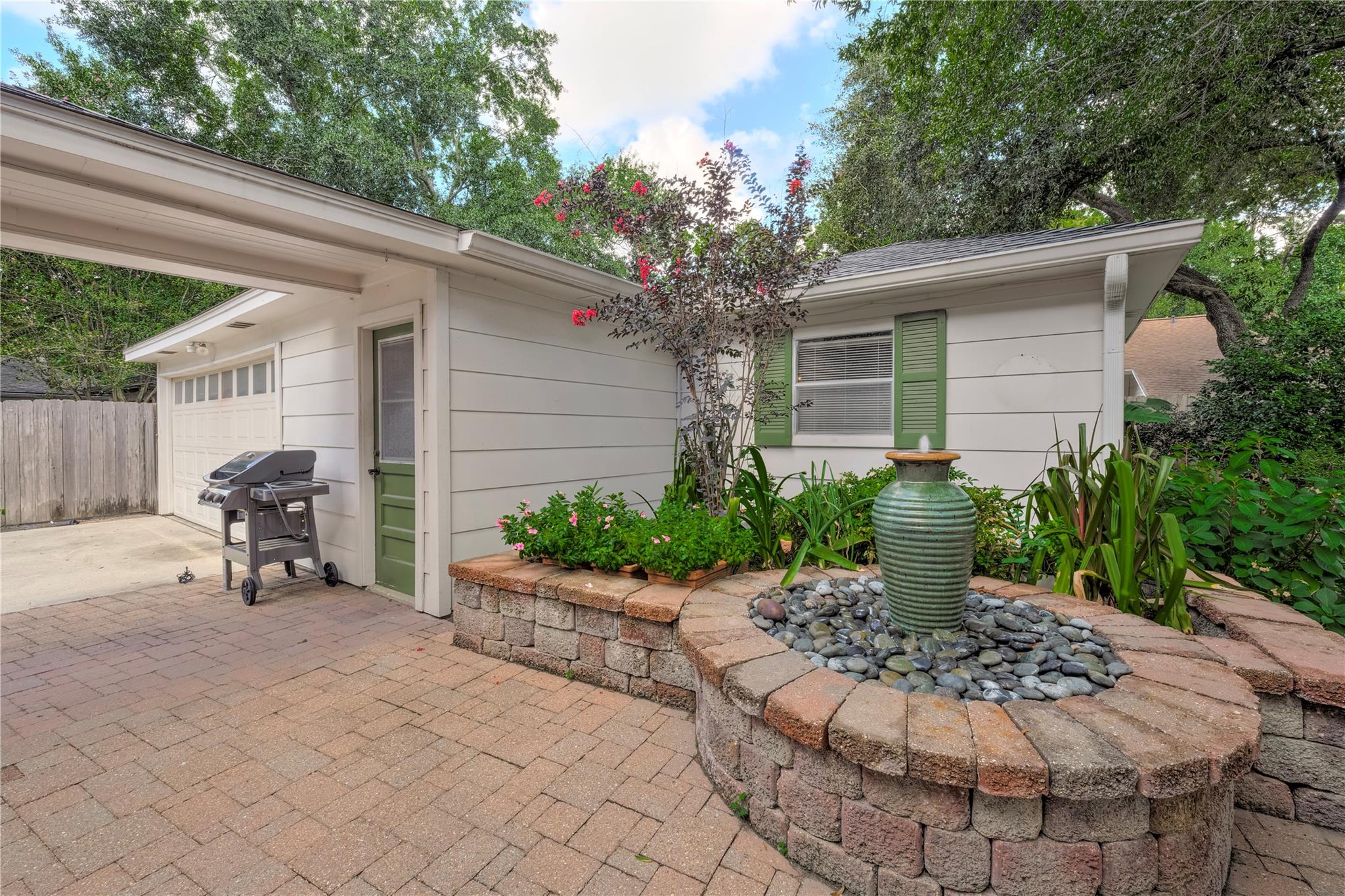 5510 Court Of York, Houston, TX 77069 photo