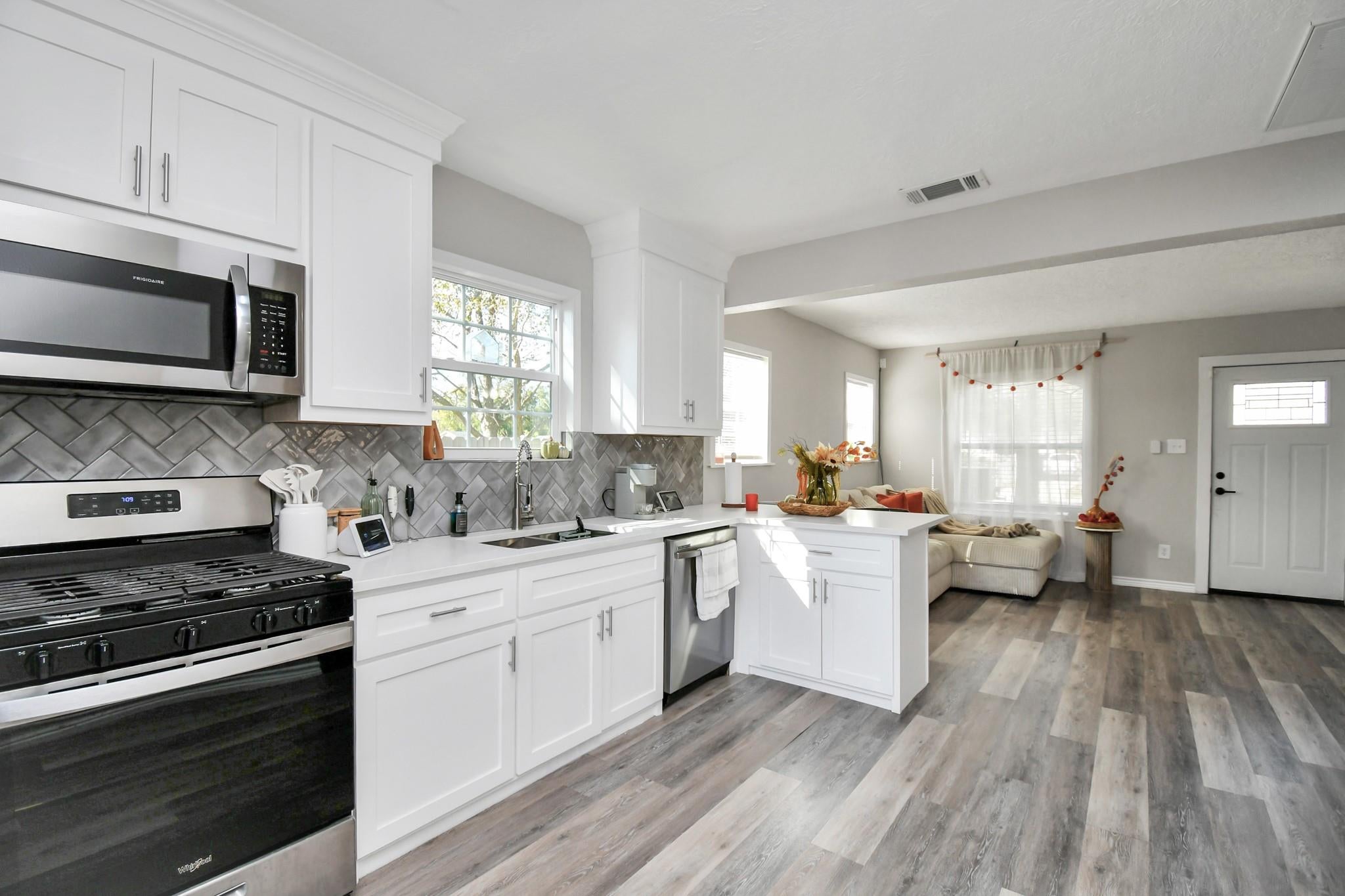 115 Morrell St, Baytown, TX 77520 photo