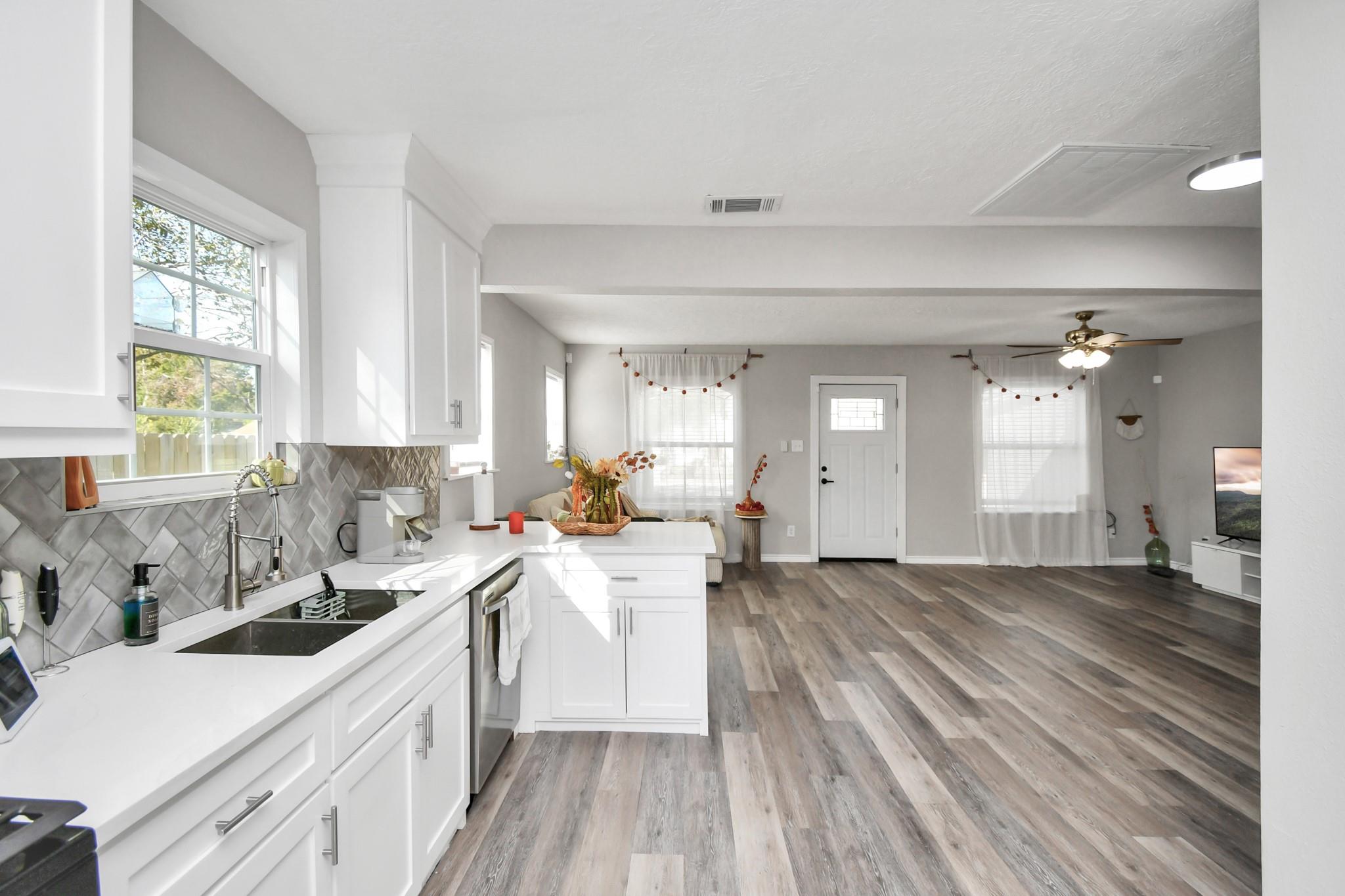 115 Morrell St, Baytown, TX 77520 photo