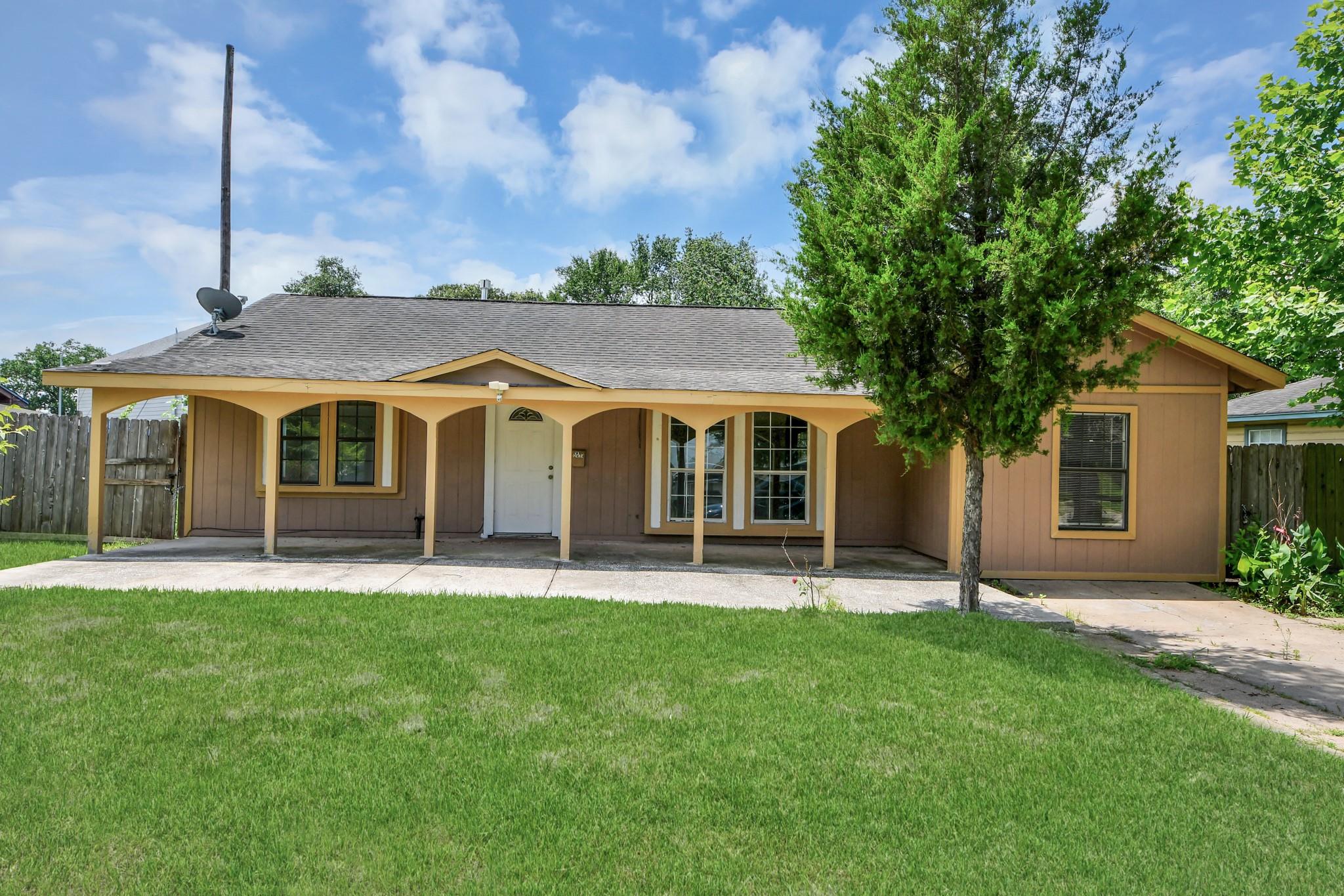 12474 Birdie Ln, Houston, TX 77015