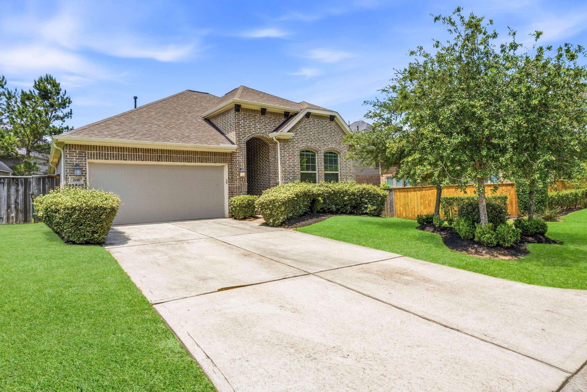 208 Capriccio Ln, Montgomery, TX 77316 photo